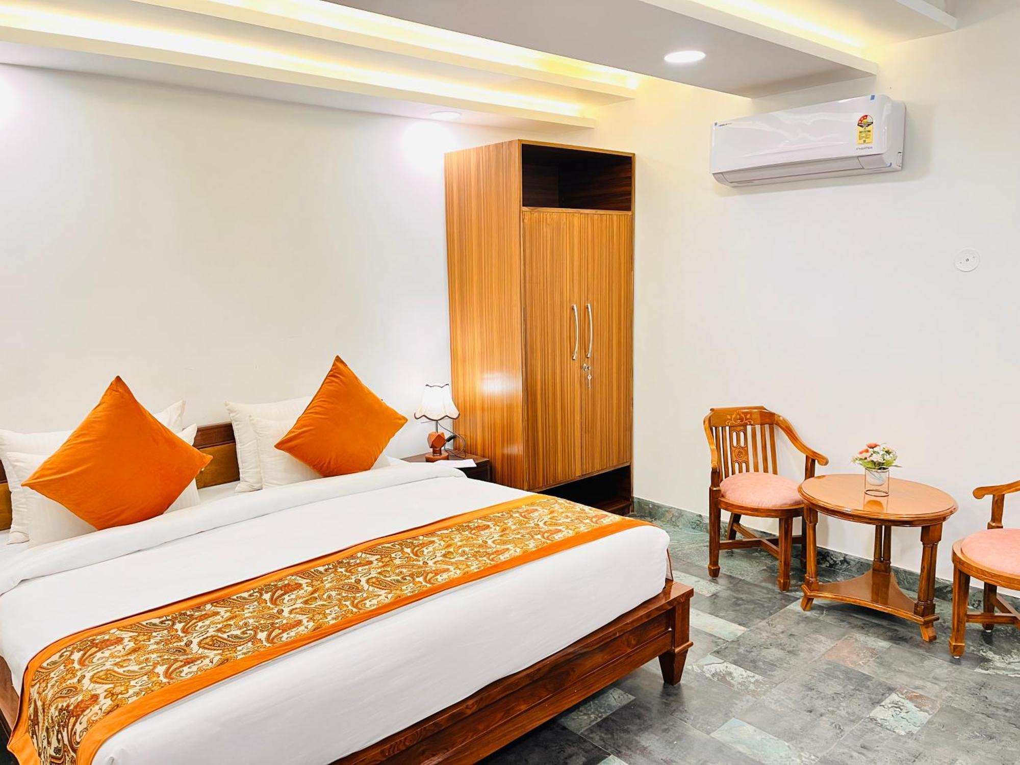 Apartment Galaxy - Park South Delhi