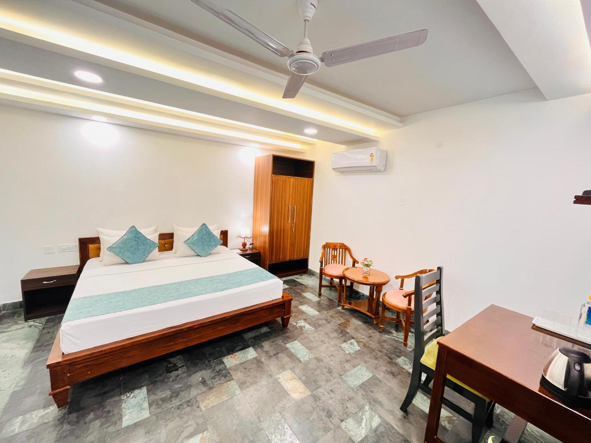 Galaxy - Park South Delhi Apartment New Delhi