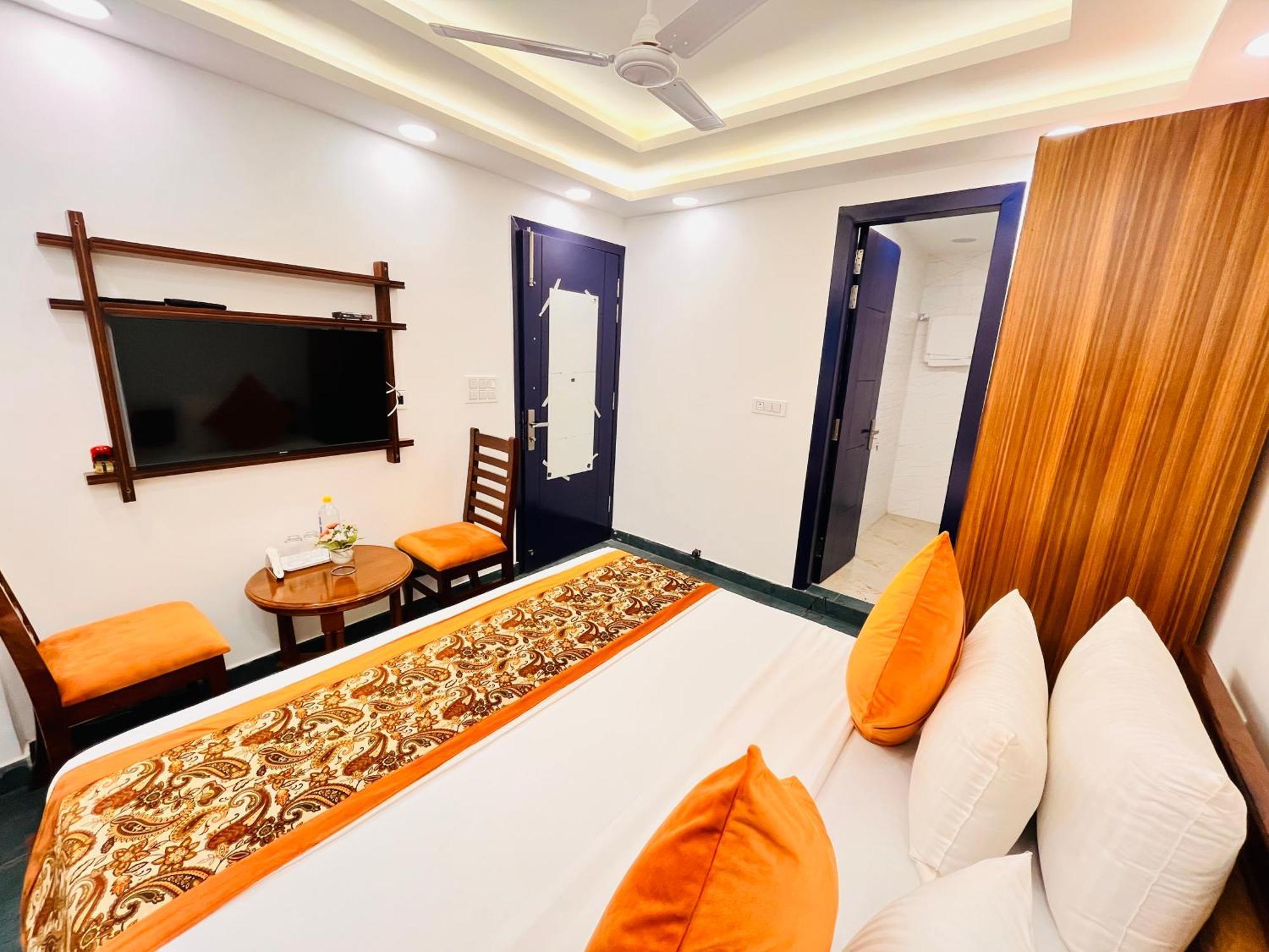 Galaxy - Park South Delhi Apartment New Delhi