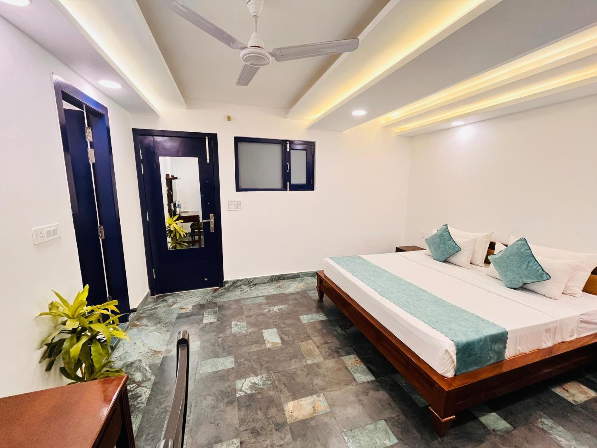 Galaxy - Park South Delhi Apartment