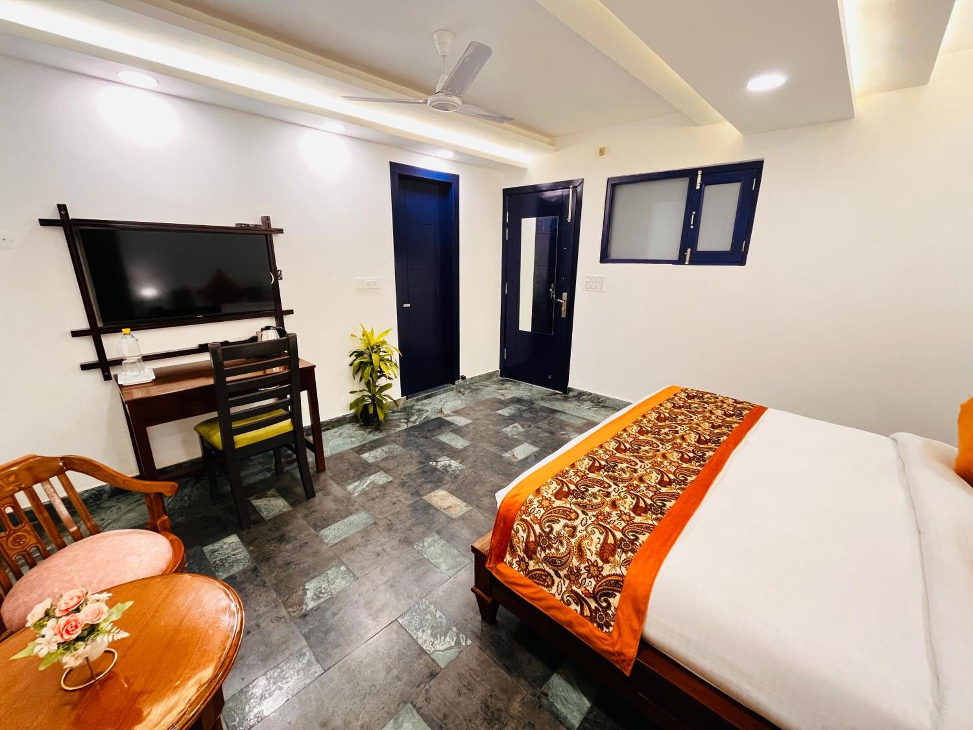 Apartment Galaxy - Park South Delhi New Delhi