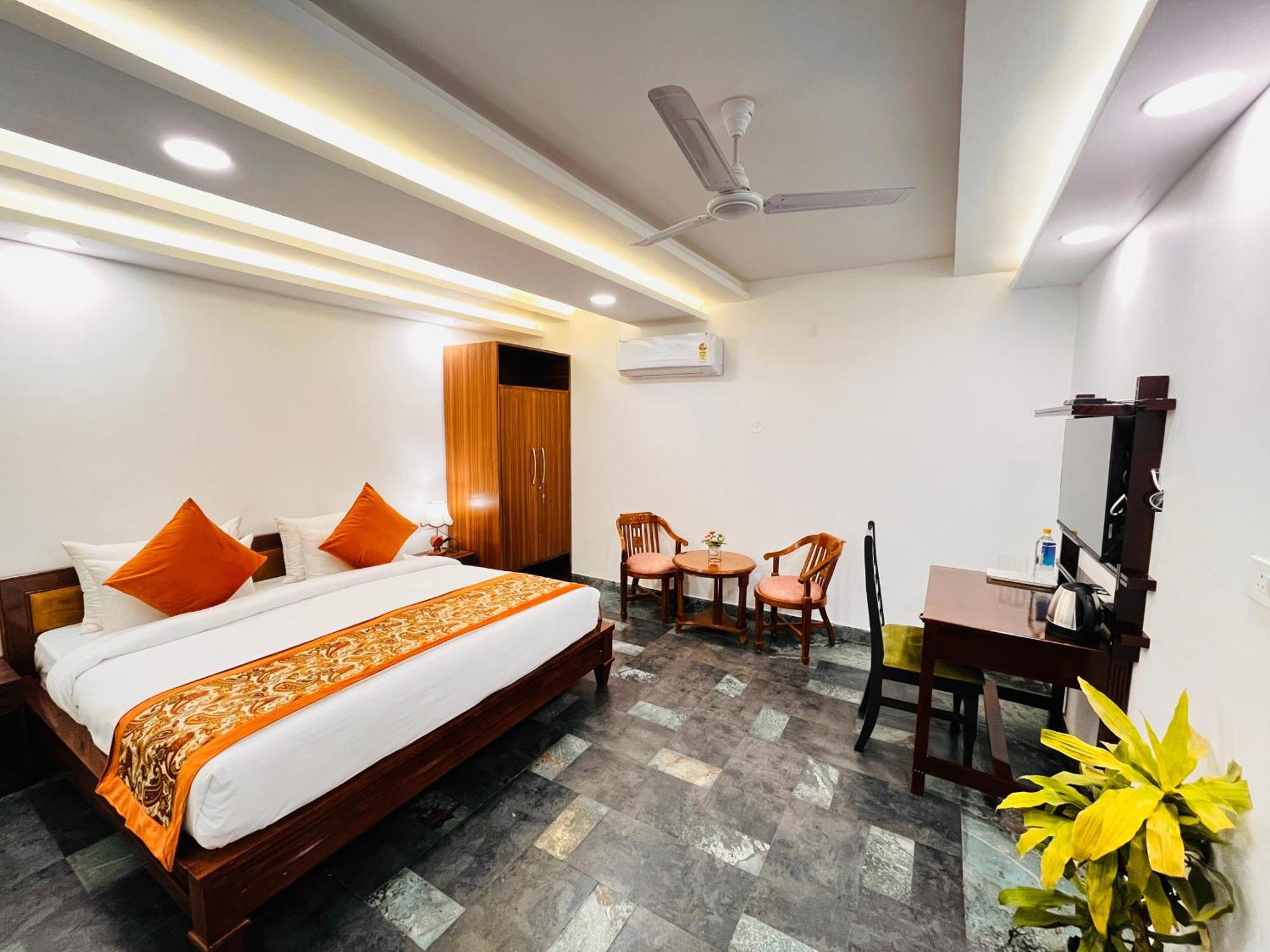 Apartment Galaxy - Park South Delhi *