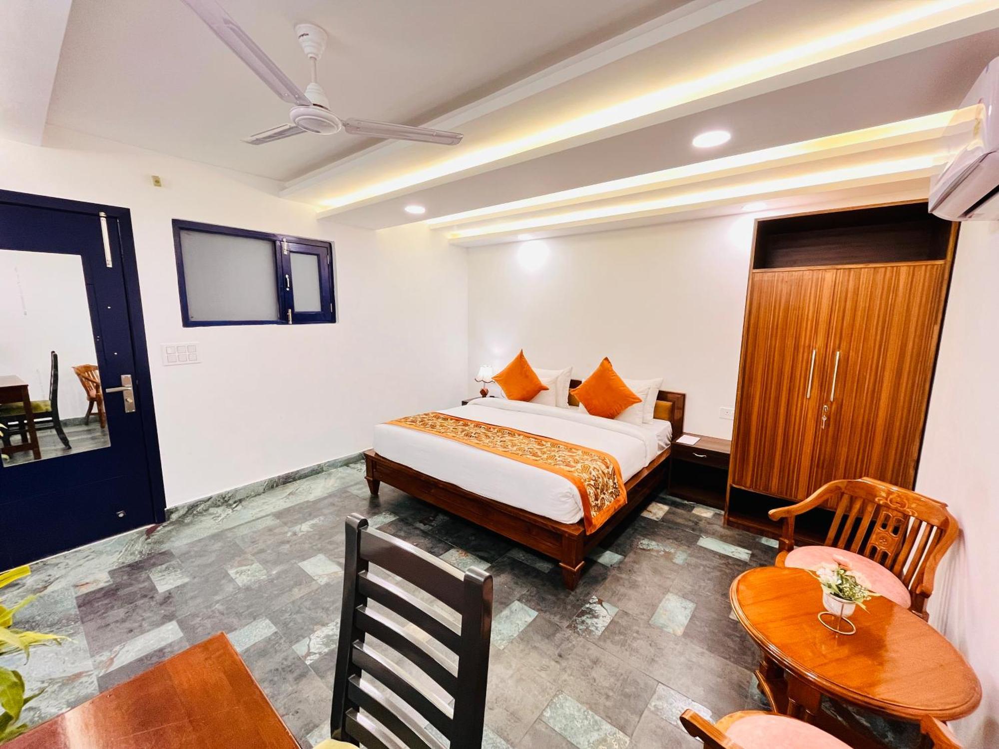 Apartment Galaxy - Park South Delhi New Delhi
