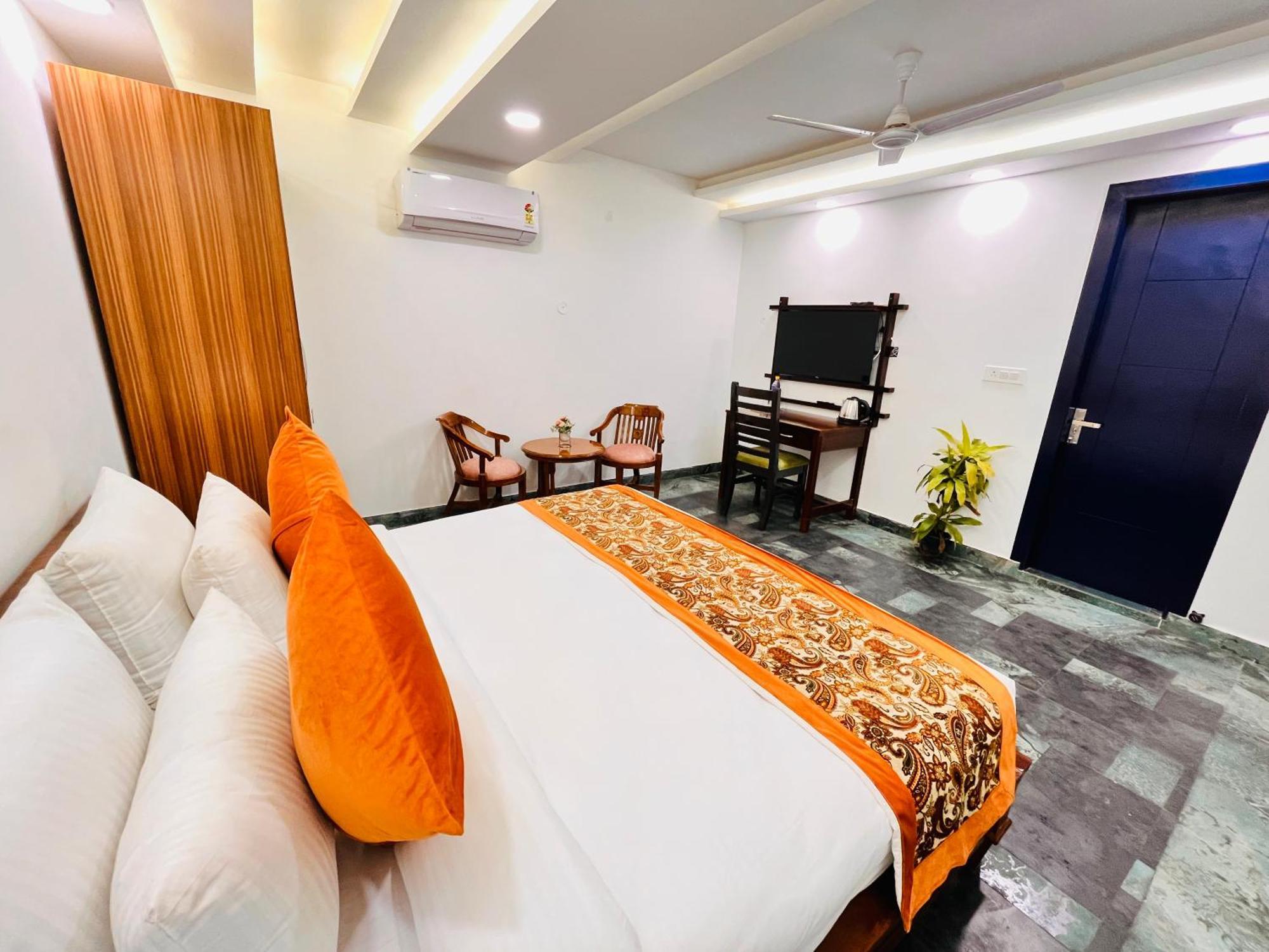 Apartment Galaxy - Park South Delhi