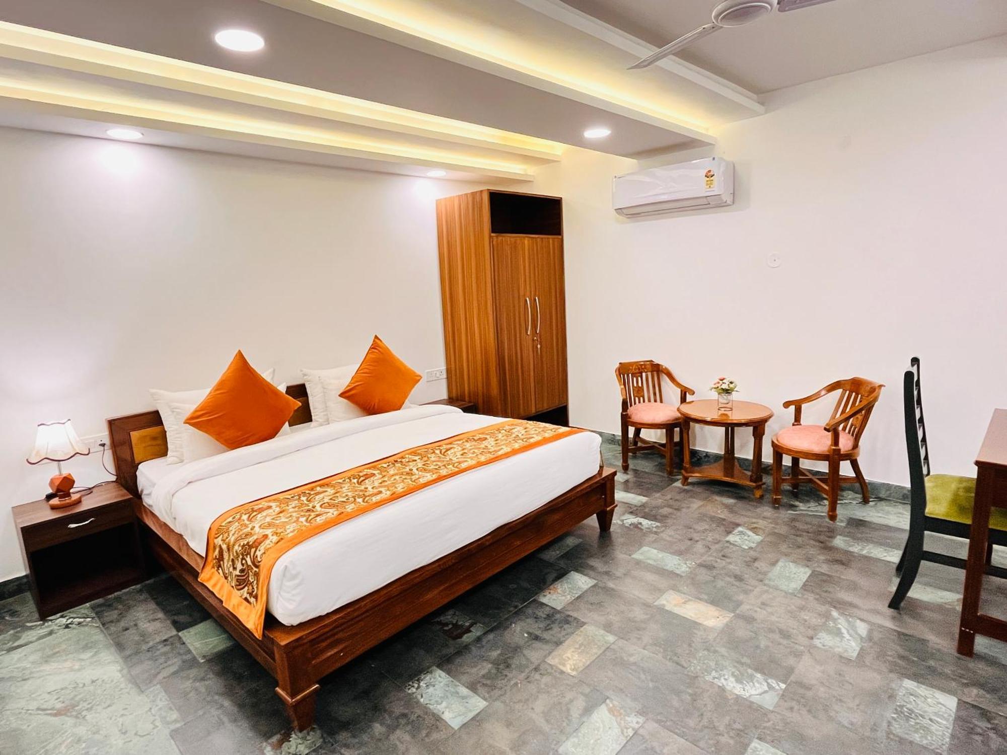 Apartment Galaxy - Park South Delhi *