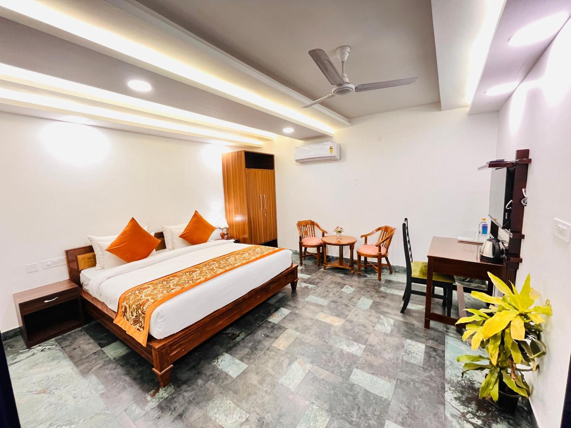 Apartment Galaxy - Park South Delhi