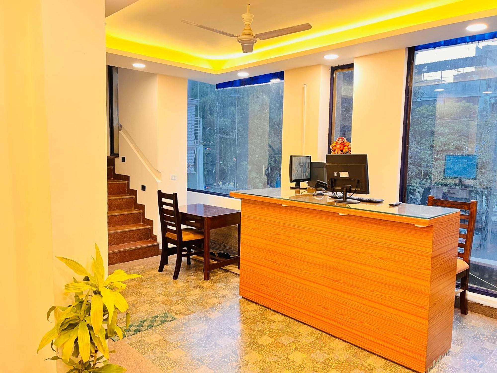 Apartment Galaxy - Park South Delhi