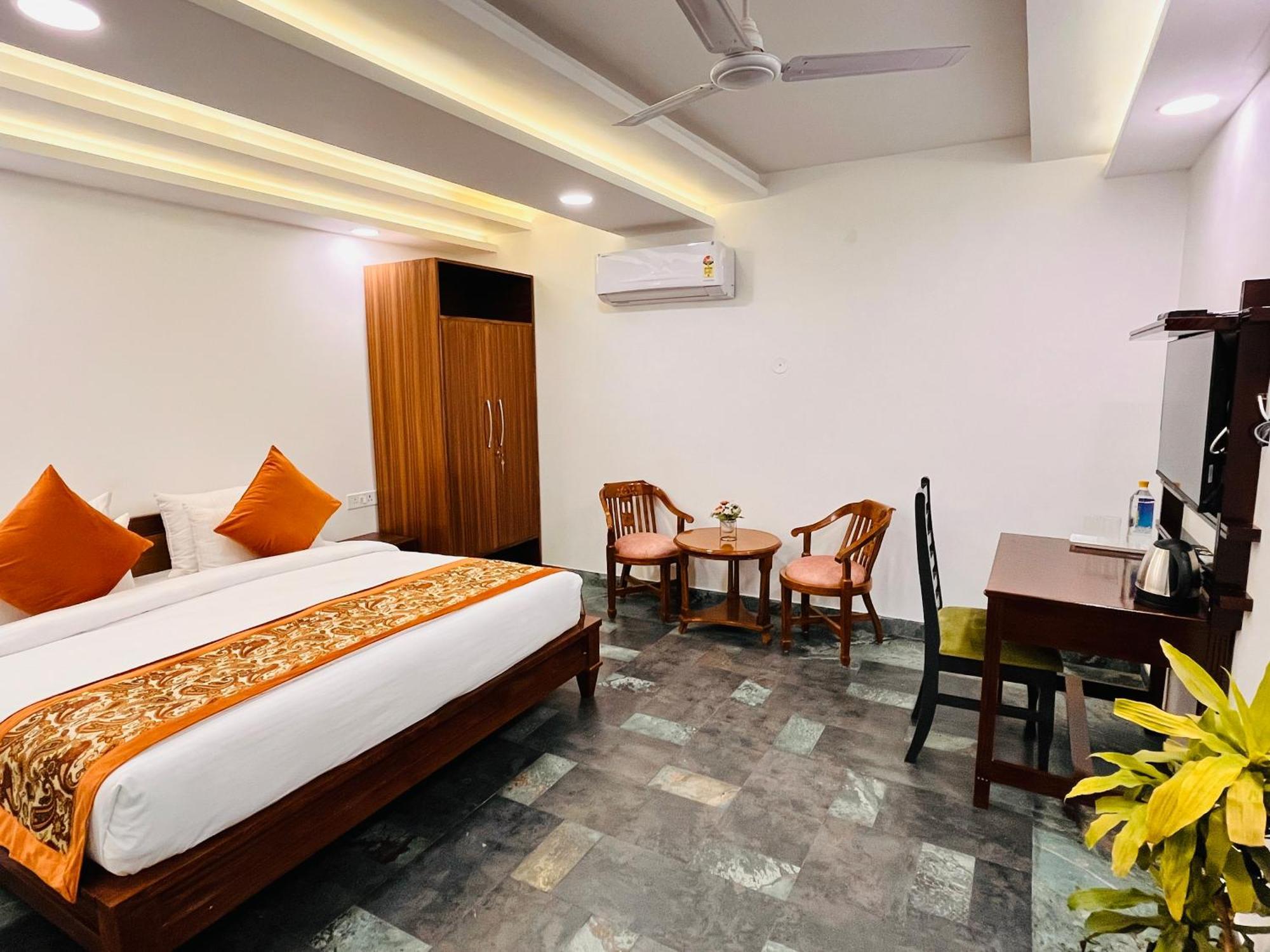 Galaxy - Park South Delhi Apartment