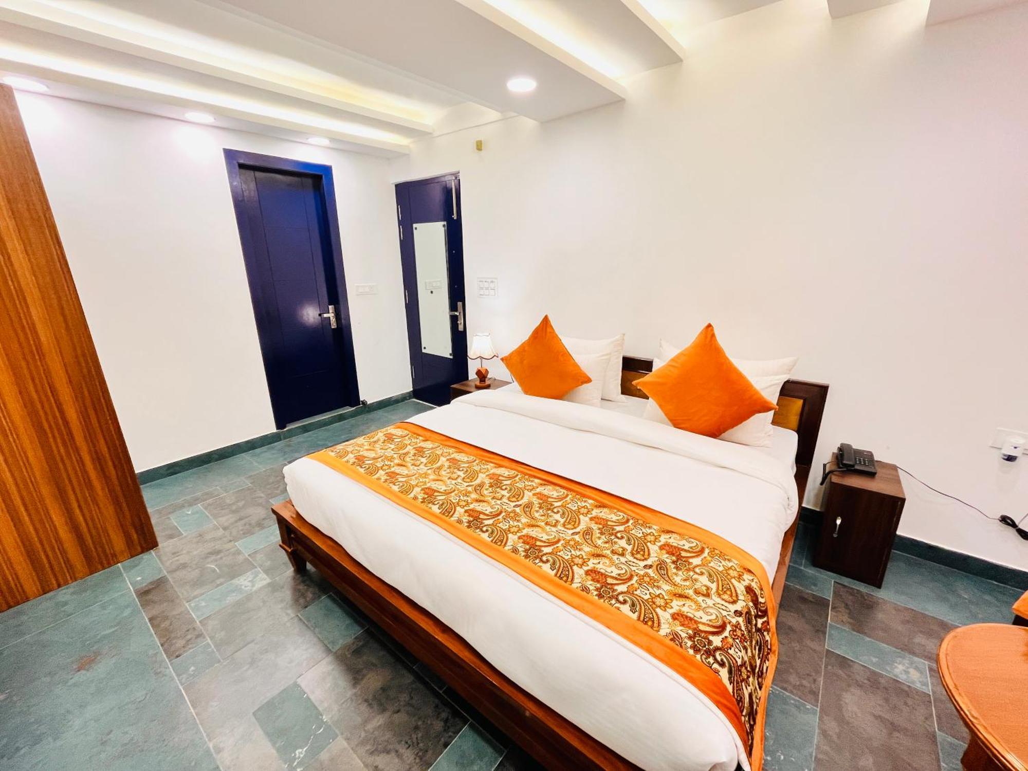 Apartment Galaxy - Park South Delhi New Delhi