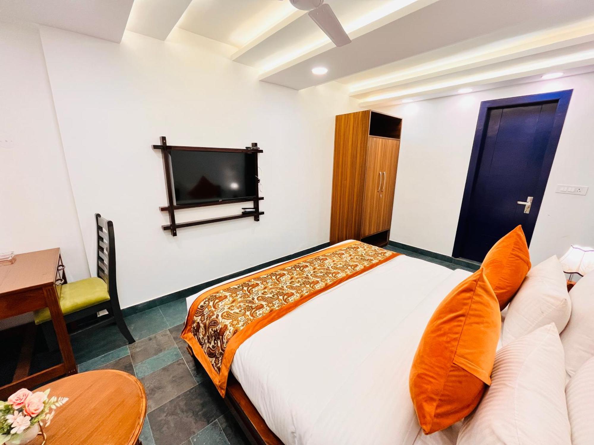Apartment Galaxy - Park South Delhi New Delhi