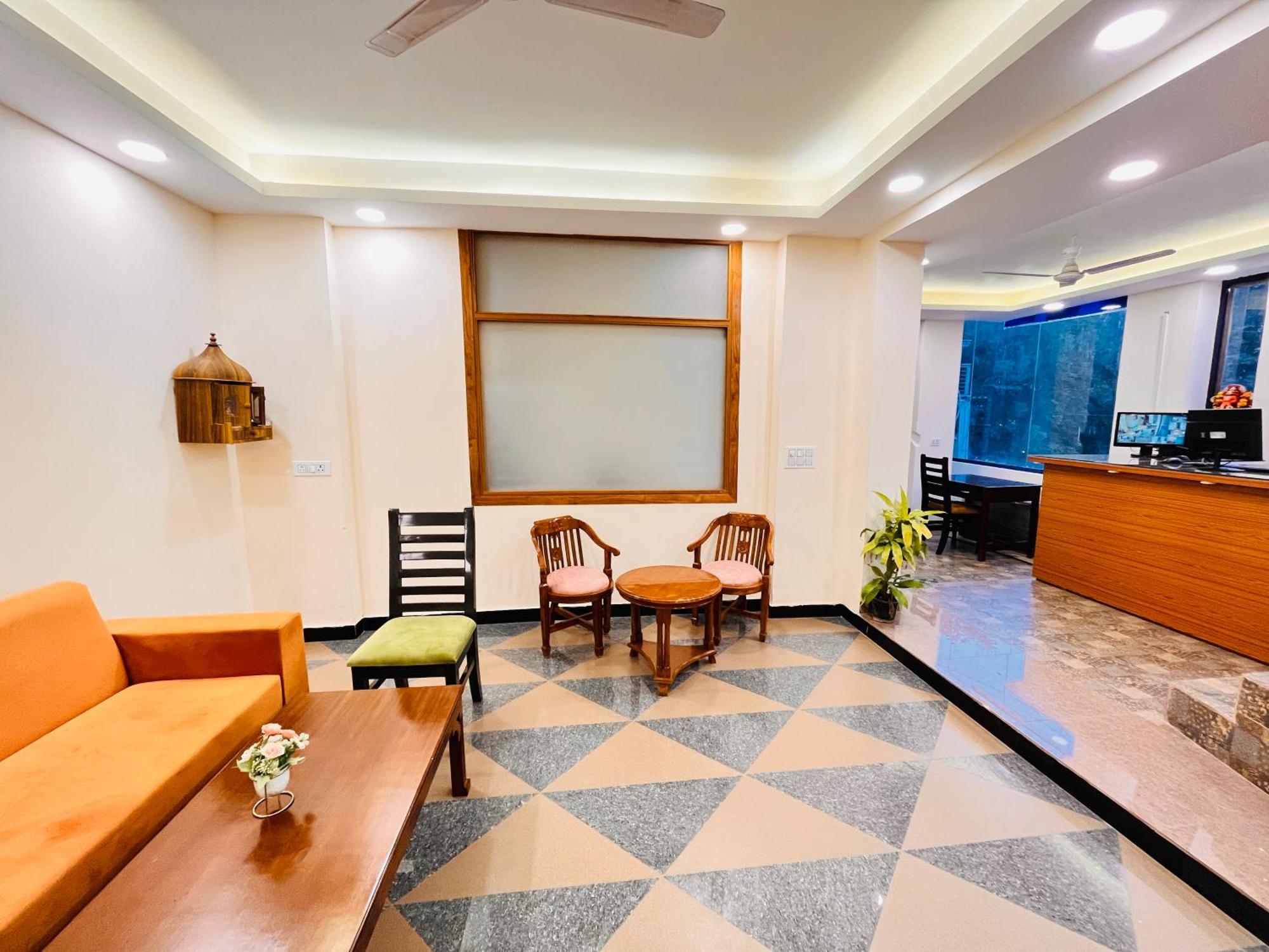 Galaxy - Park South Delhi Apartment
