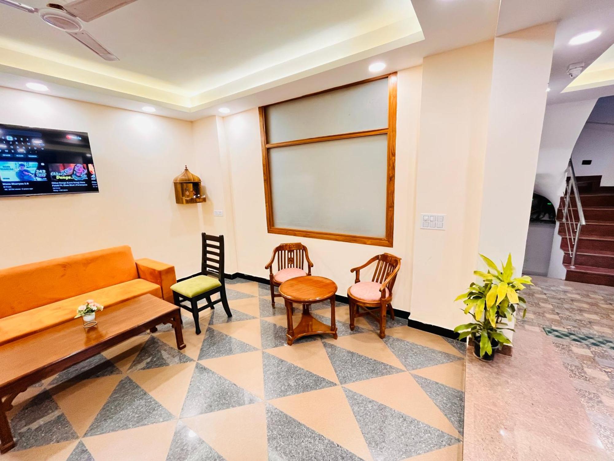 Galaxy - Park South Delhi Apartment New Delhi