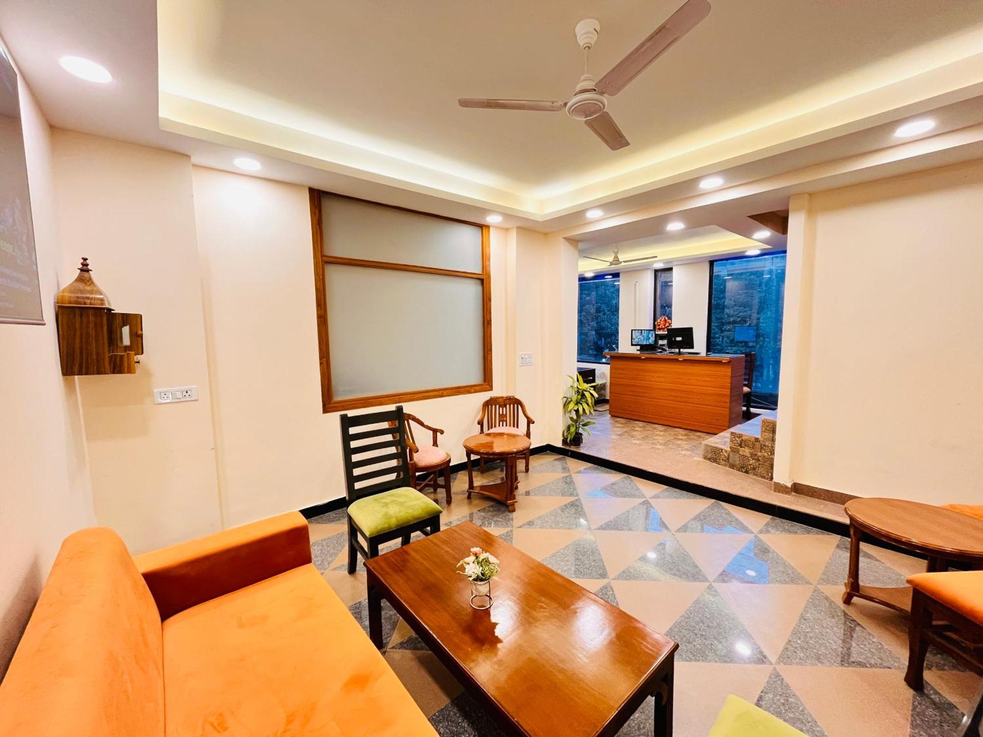 Apartment Galaxy - Park South Delhi *