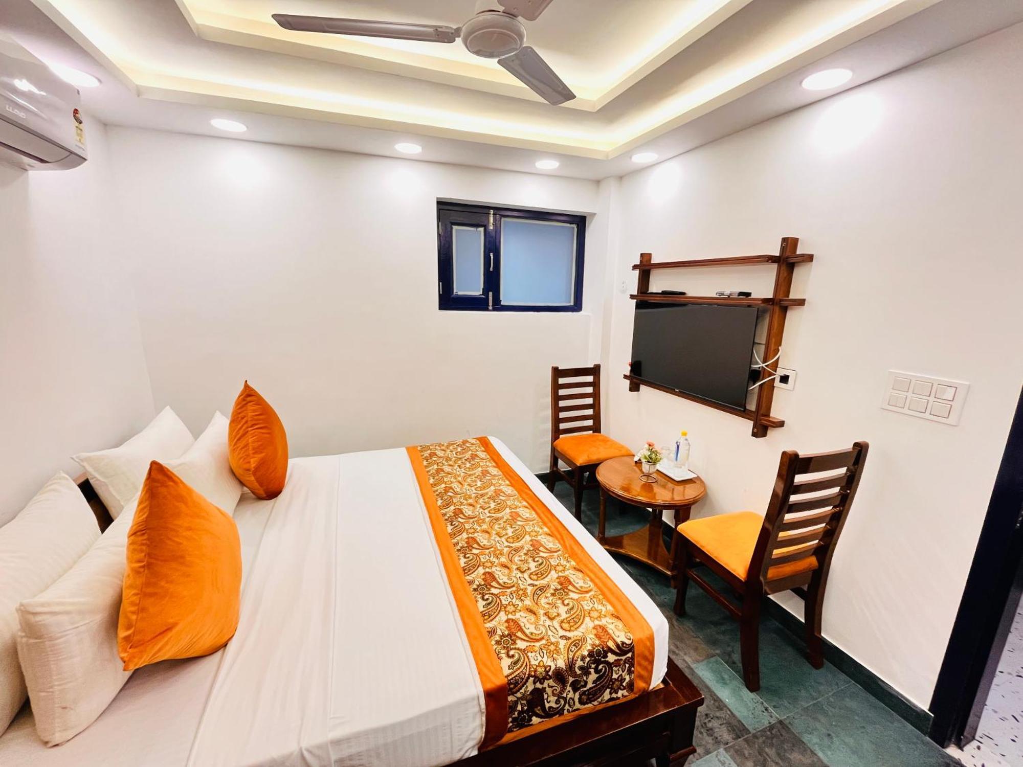 Galaxy - Park South Delhi Apartment New Delhi