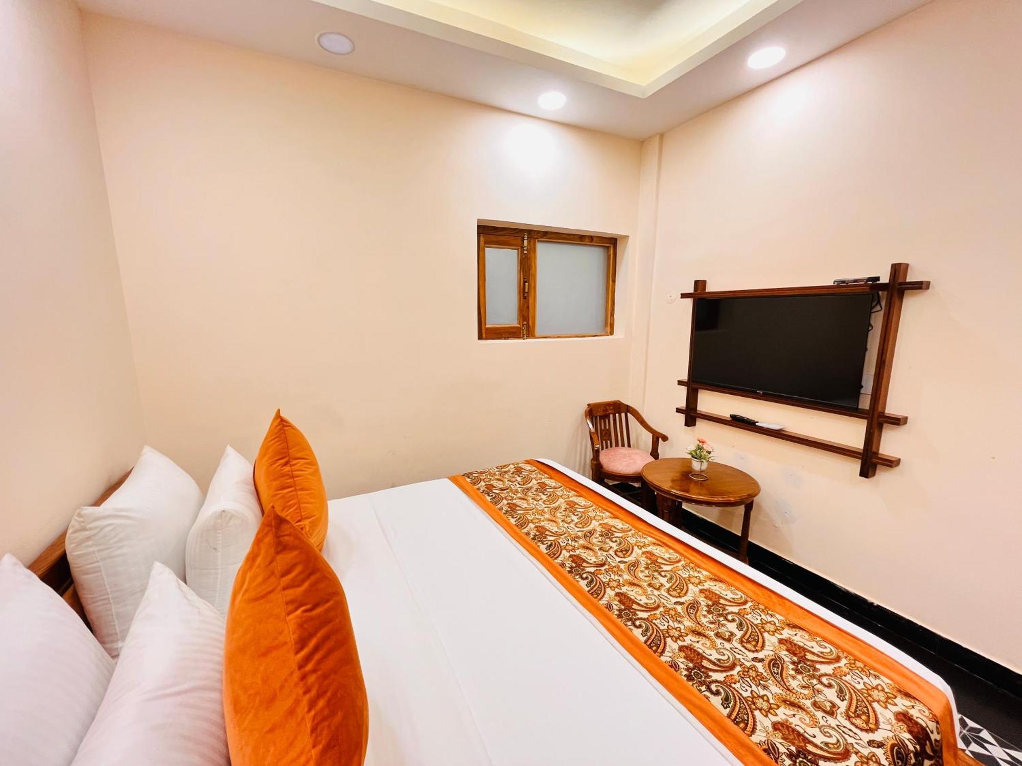 Apartment Galaxy - Park South Delhi