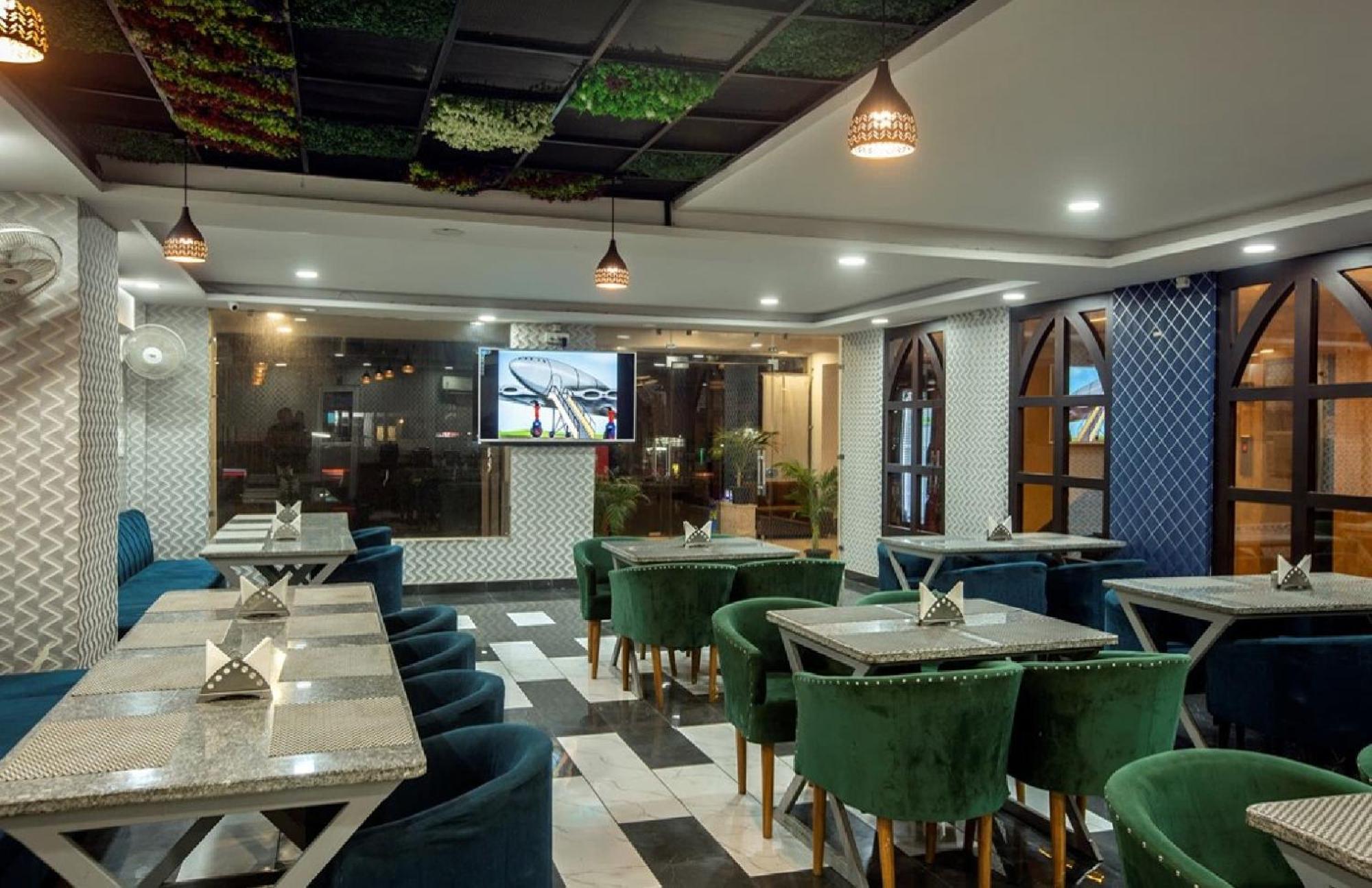 Luxury Delhi Airport Hotel New Delhi