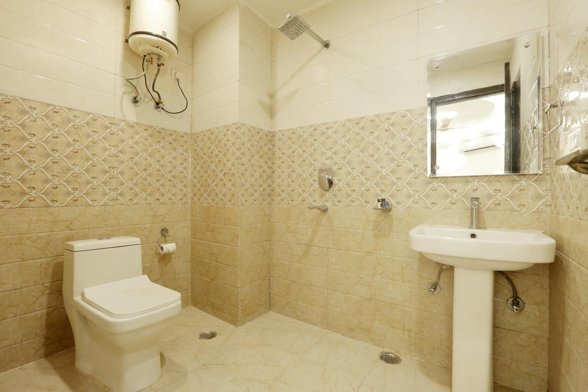 Hotel Luxury Delhi Airport 4*