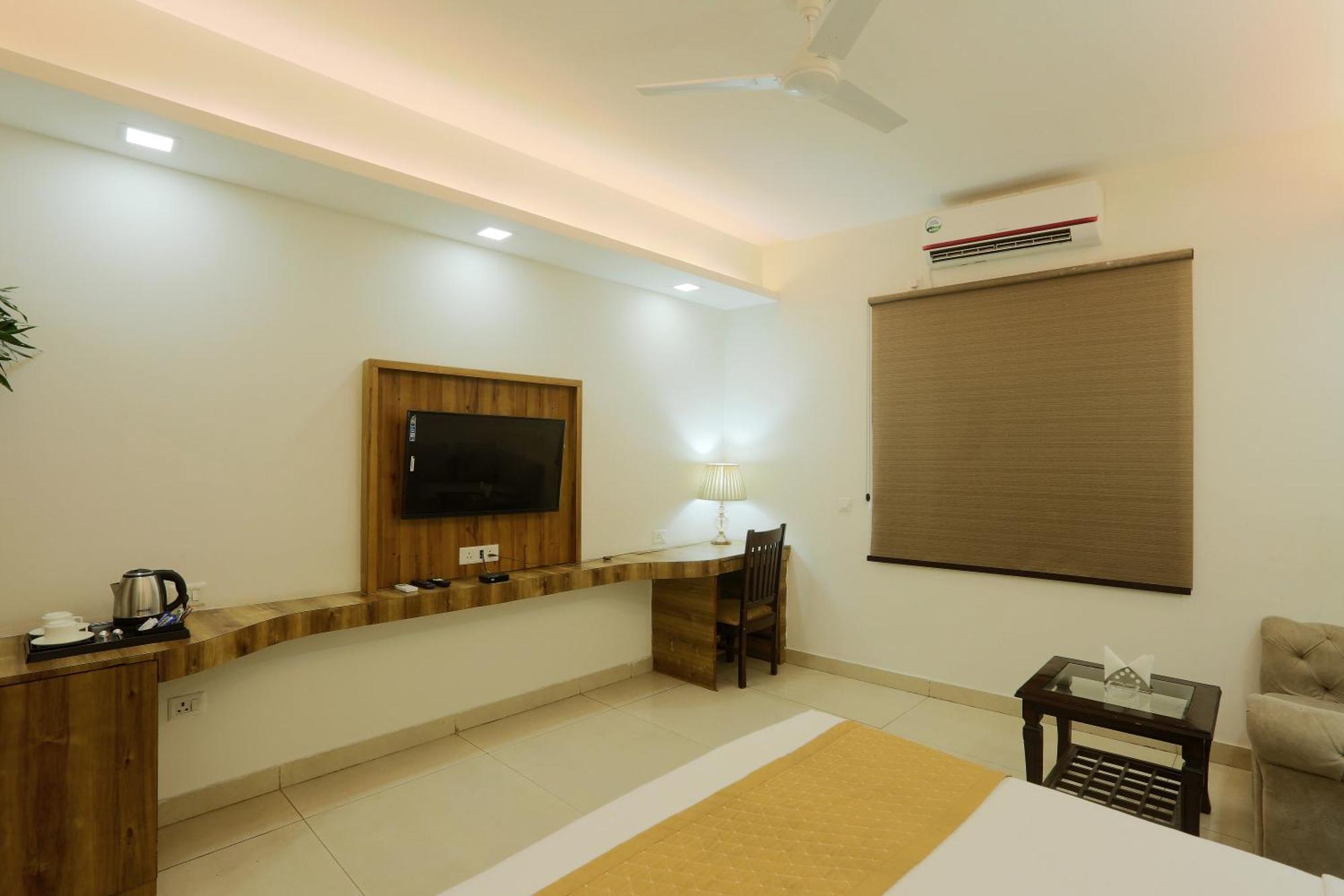 Tri Star Delhi Airport Hotel New Delhi