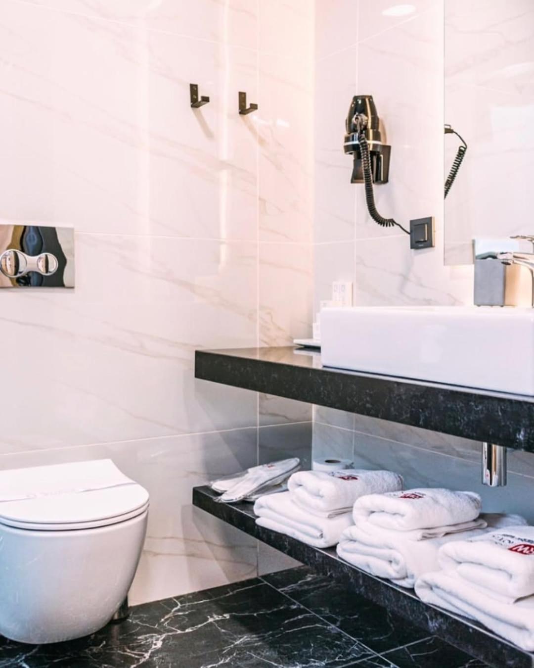 Grand Belwood Near Delhi Airport Hotel *