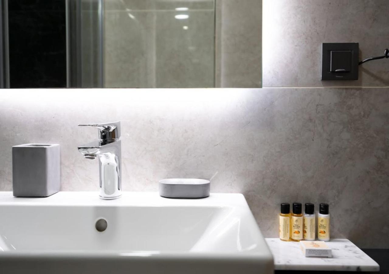 Grand Belwood Near Delhi Airport Hotel *