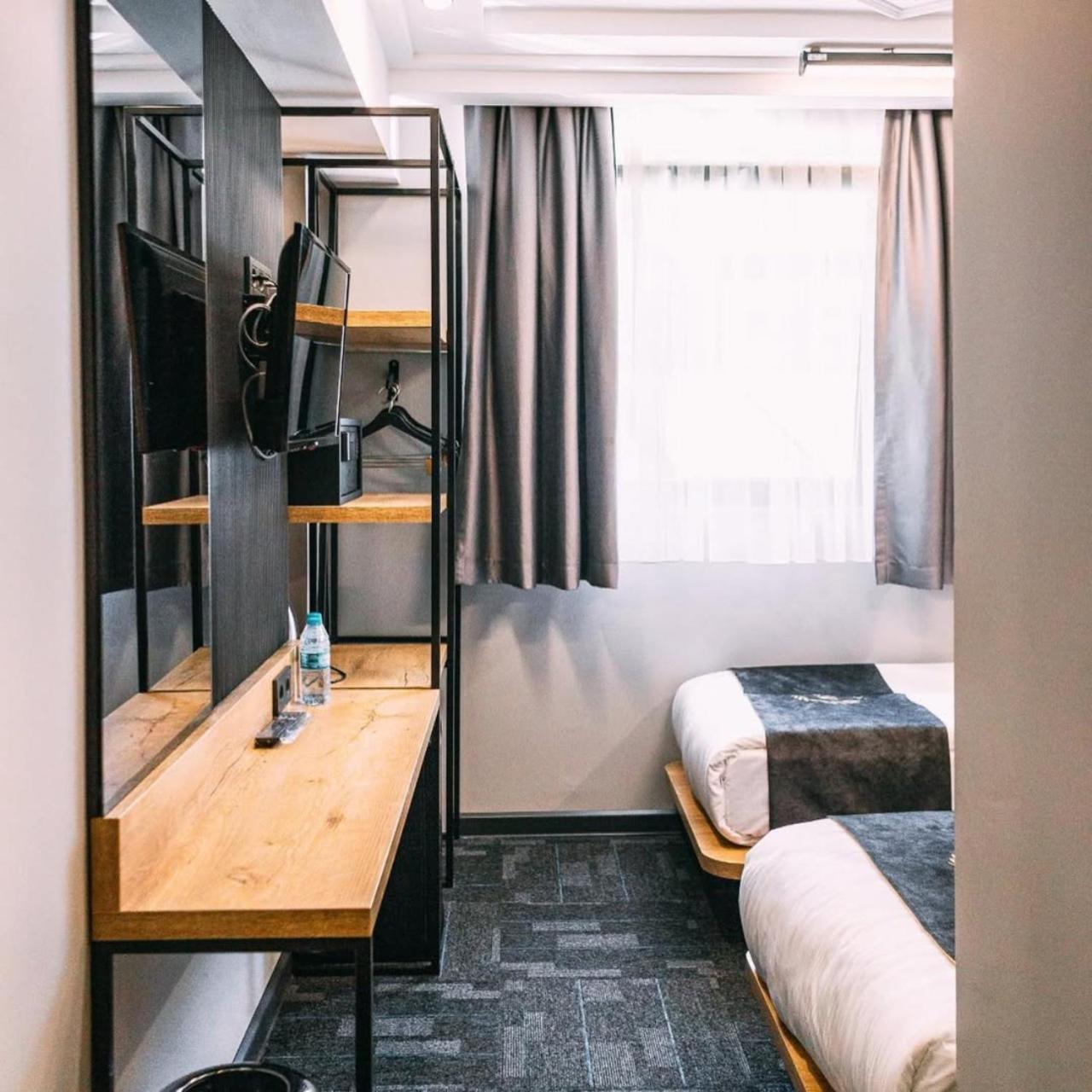Grand Belwood Near Delhi Airport Hotel *