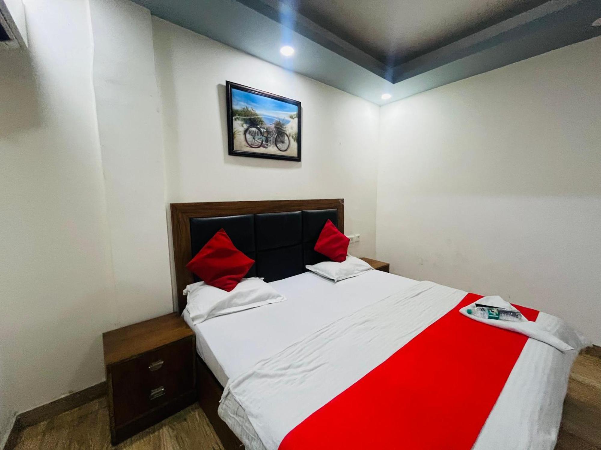 Kerala - Near Nzmmudin Railway Station 3*