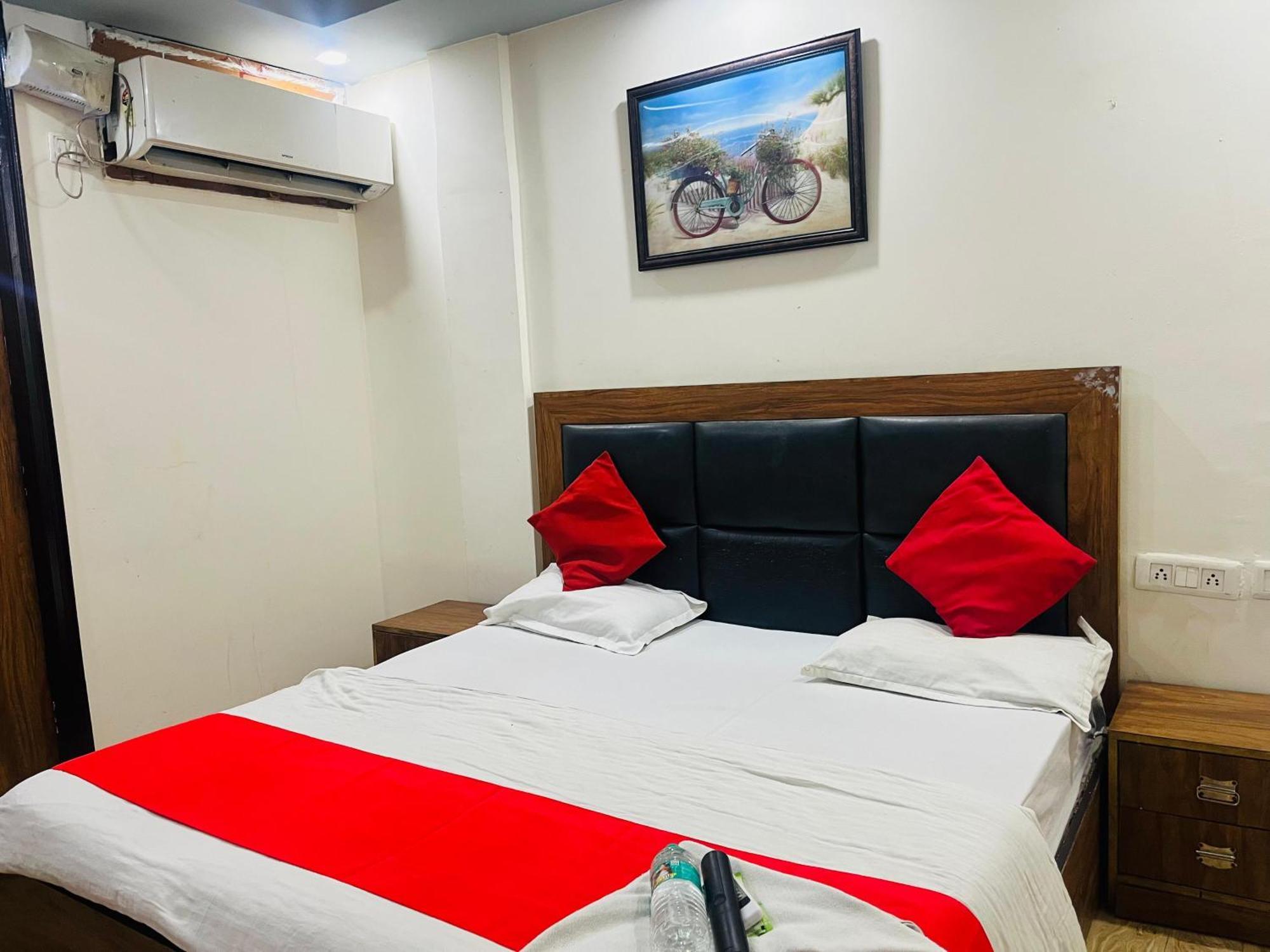 Kerala - Near Nzmmudin Railway Station Hotel