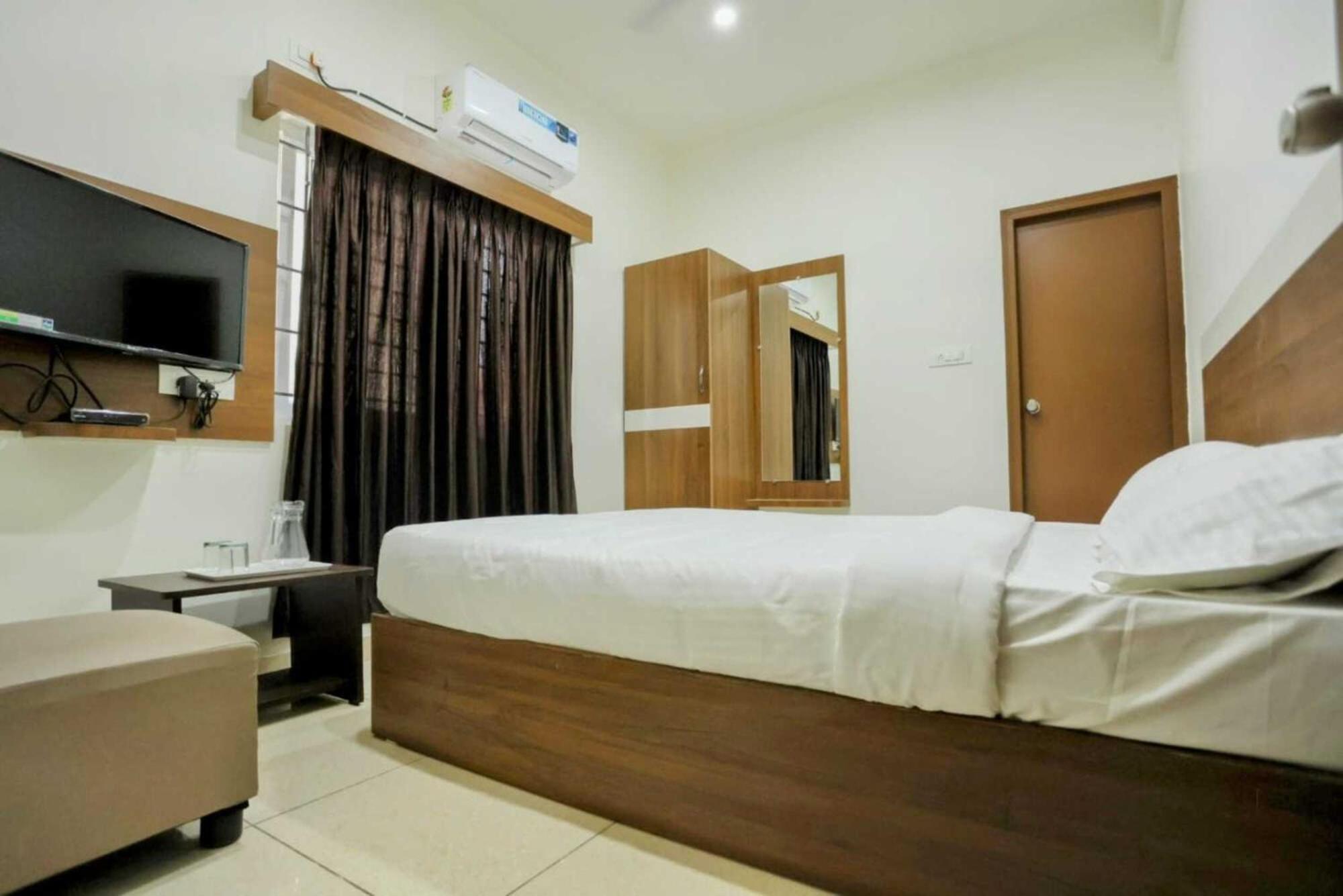Hotel 's' In Ramesh Nagar New Delhi