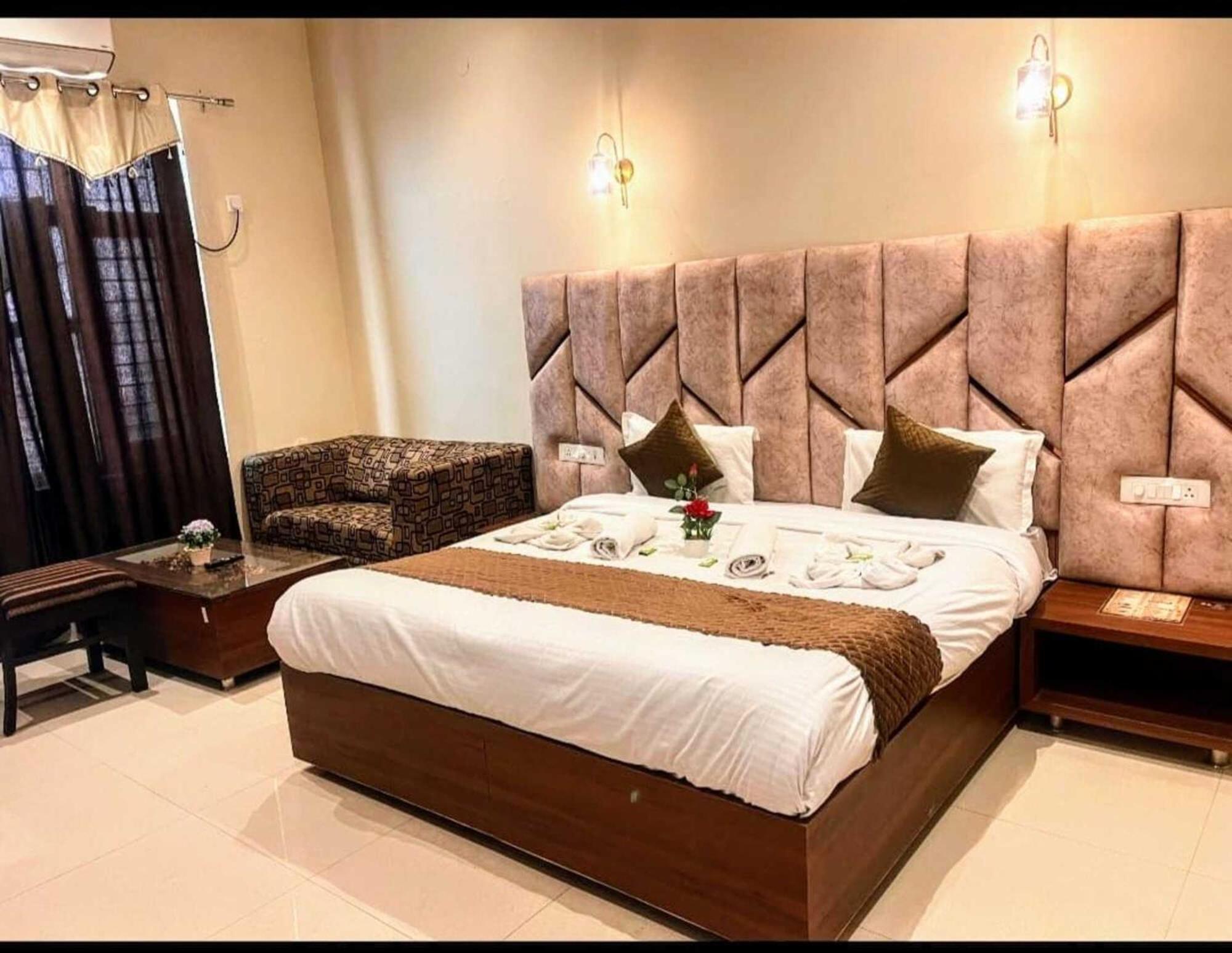 's' In Ramesh Nagar 4* New Delhi