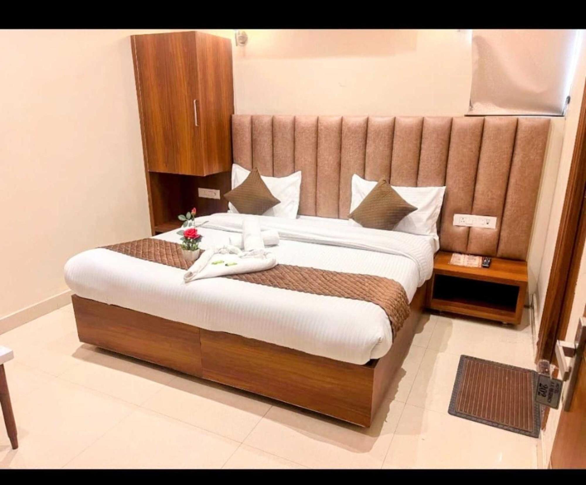 's' In Ramesh Nagar Hotel New Delhi