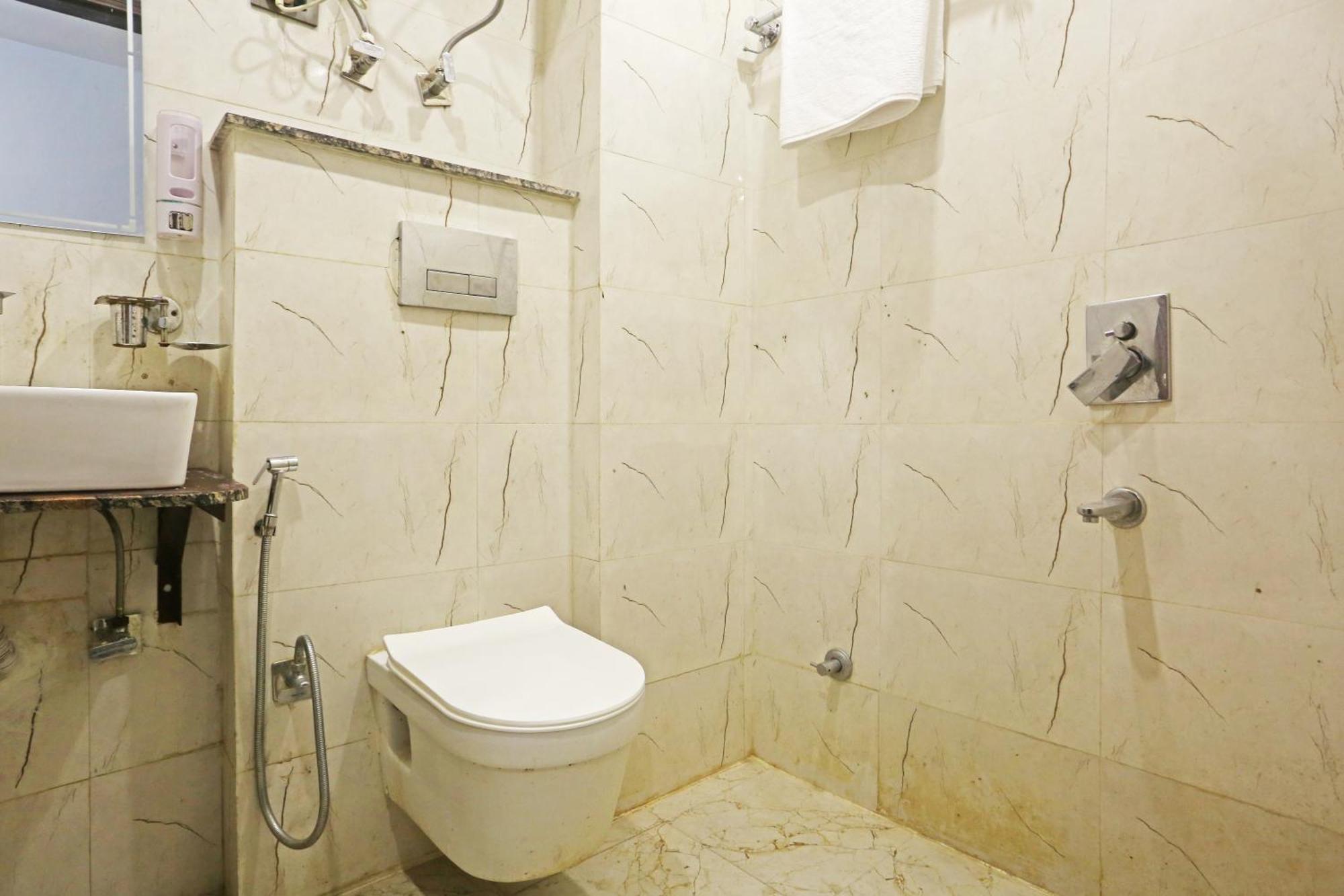 Hotel Ecg Grand Inn-near Delhi Airport