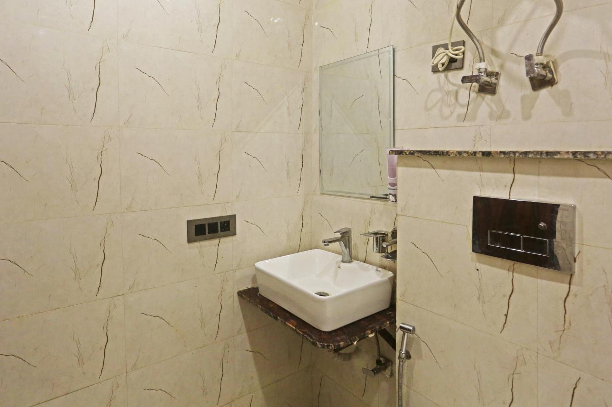 Ecg Grand Inn-near Delhi Airport Hotel *