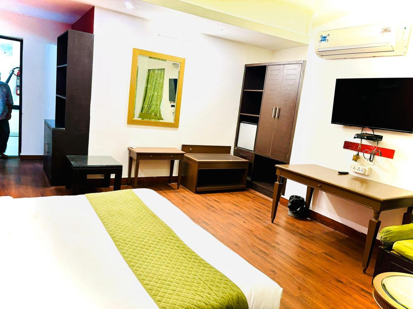 Kular At Saket Near Pvr Cinema Hotel 3*