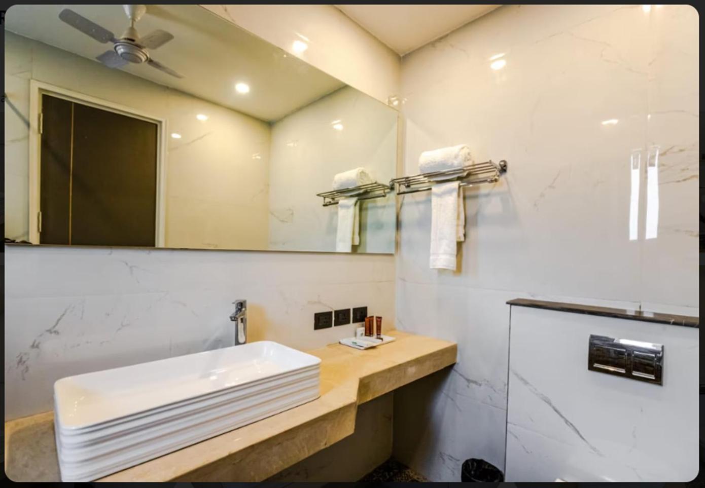 Mayur C R Park - Greater Kailash 3*
