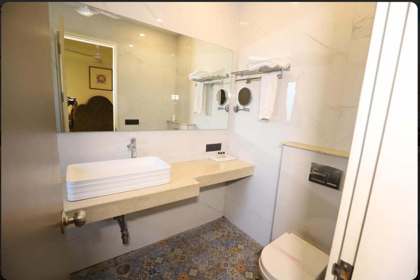 Hotel Mayur C R Park - Greater Kailash