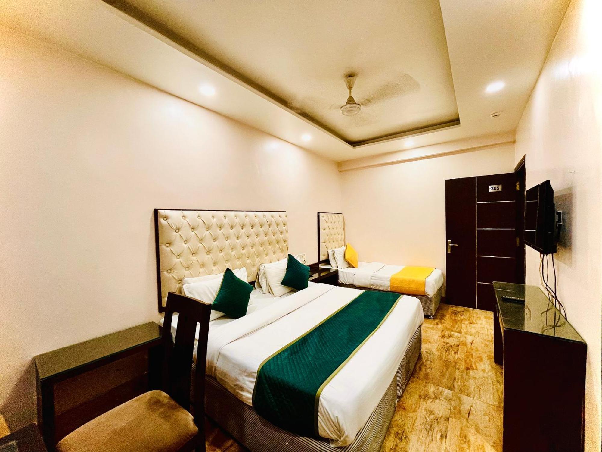 Hotel Kabeer' Front Of New Railway Station & 5 Minute From Connaught Place Delhi (National Capital Territory of India)
