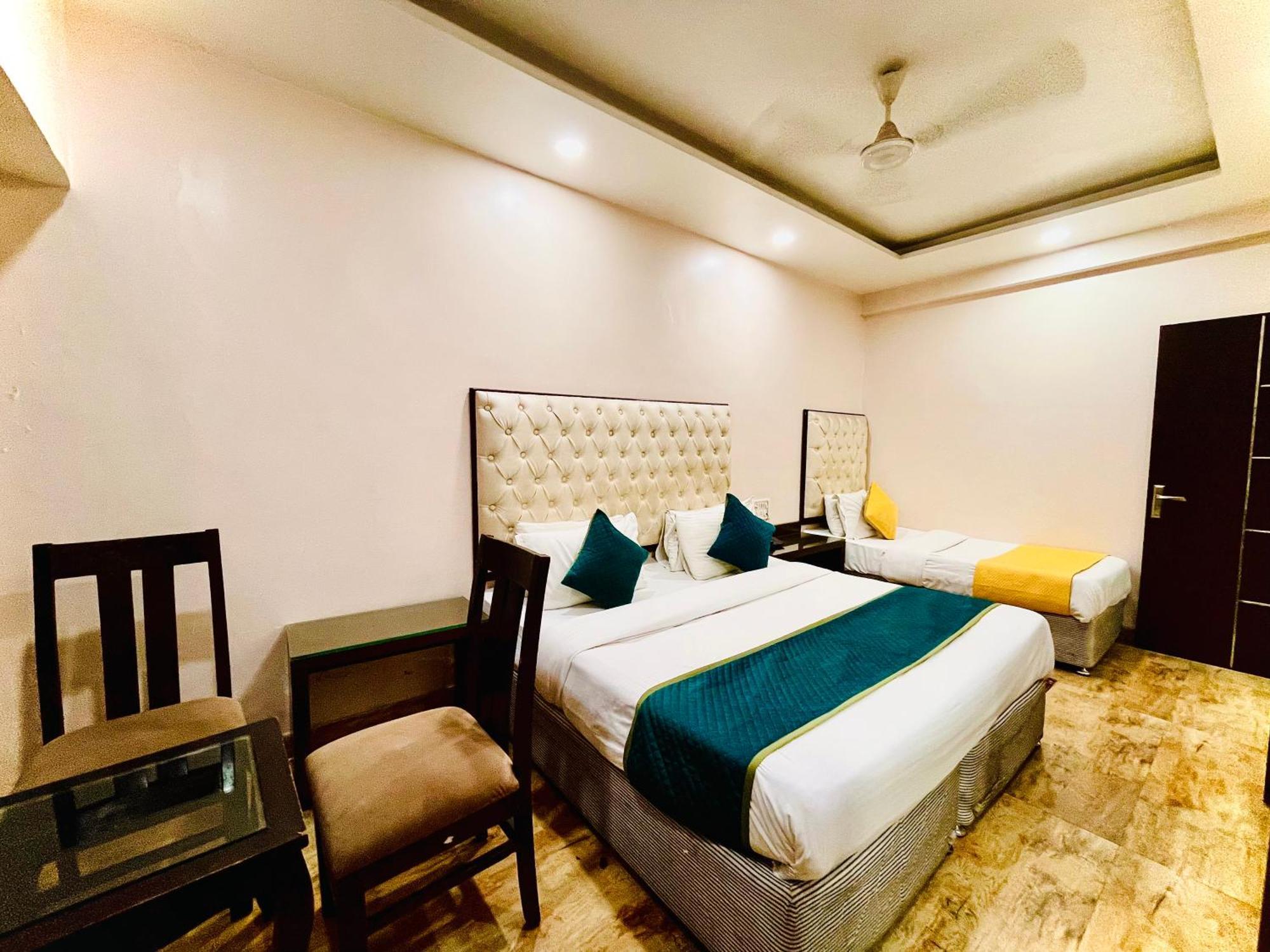 Hotel Kabeer' Front Of New Railway Station & 5 Minute From Connaught Place