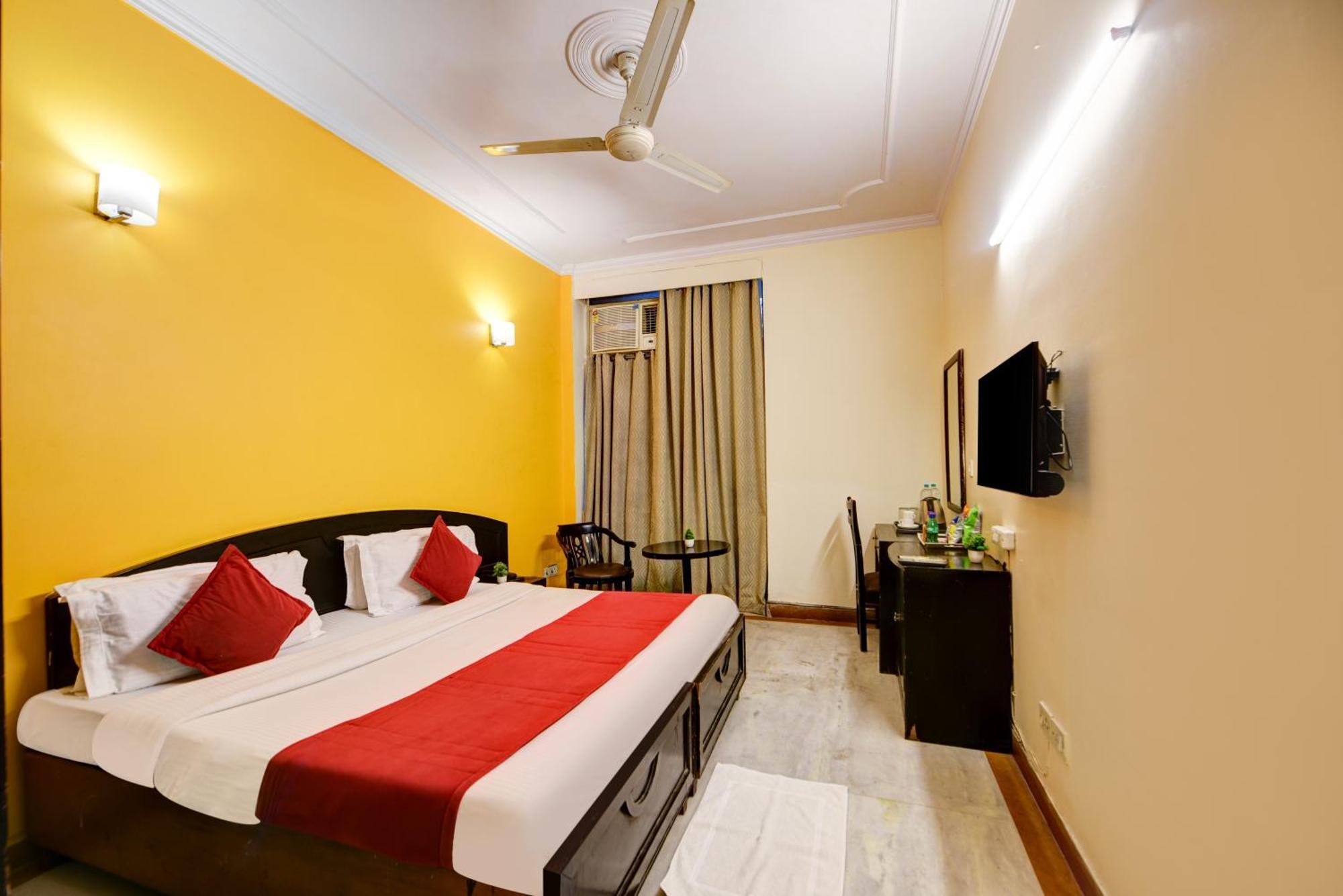 Hotel Centre Near Nizamuddin Railway Station New Delhi