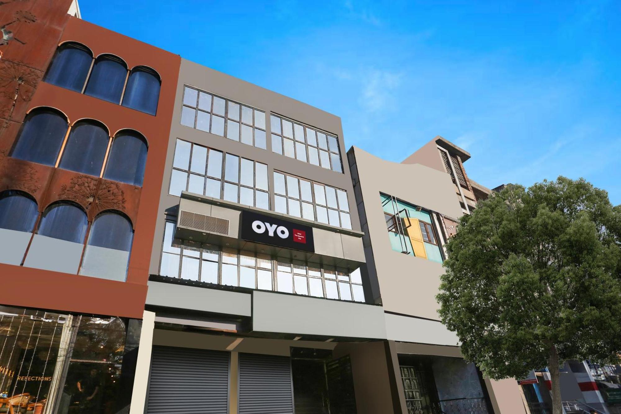 O The Signature Hotel