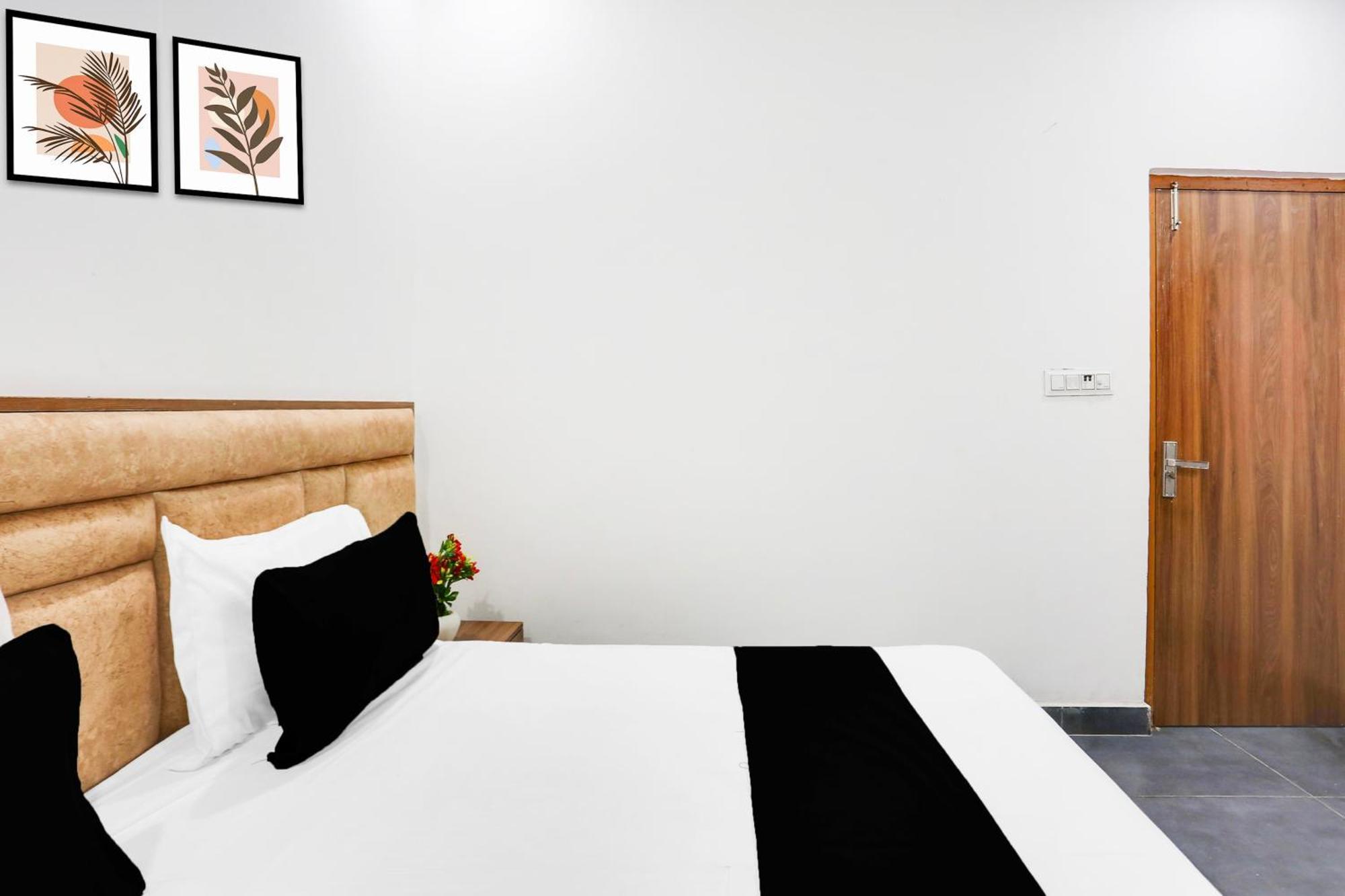O The Signature Hotel