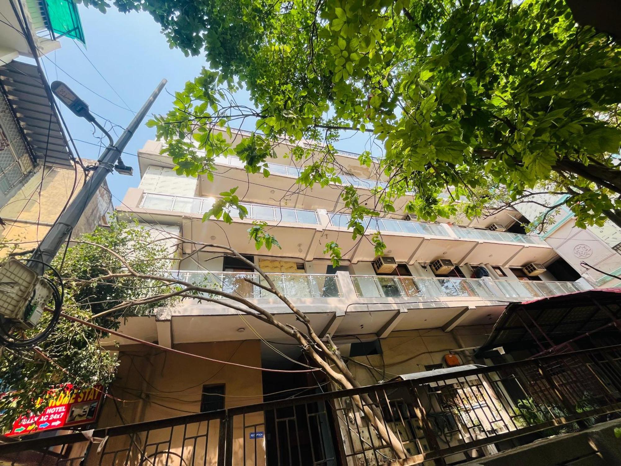 - Near Nizamunddin Railway Station Hotel 3*