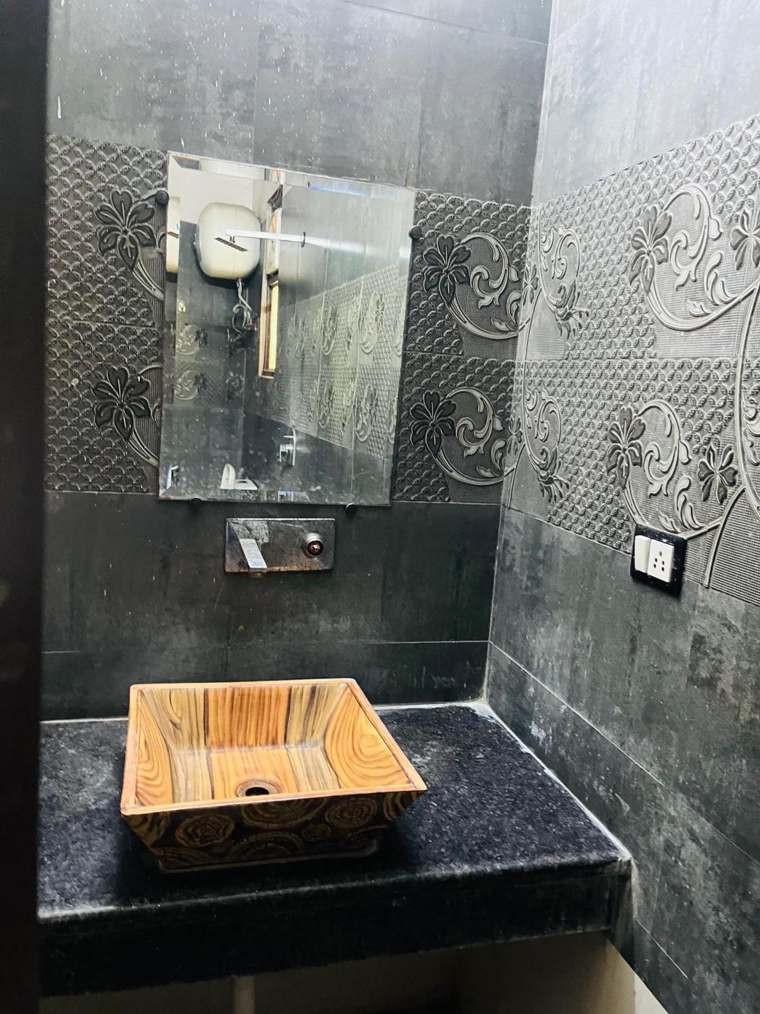 Hotel - Near Nizamunddin Railway Station 3*