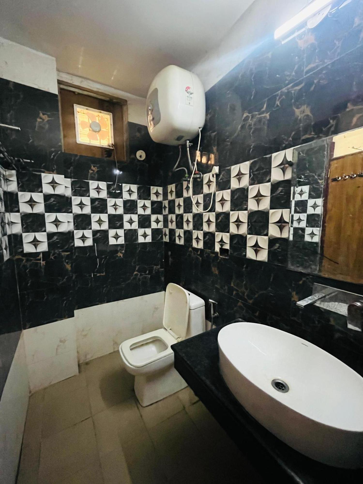 - Near Nizamunddin Railway Station 3*