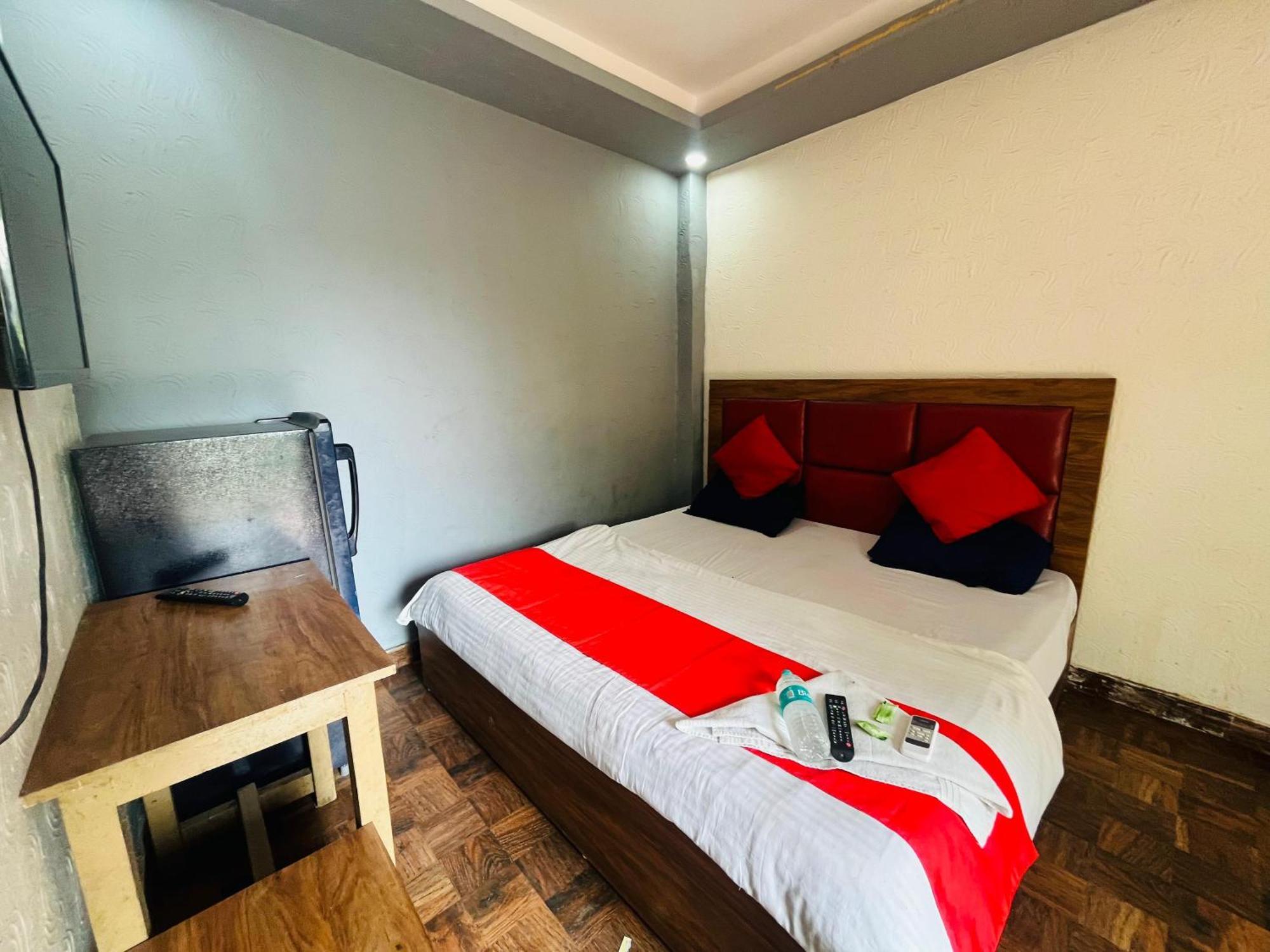 - Near Nizamunddin Railway Station 3* Nova Deli