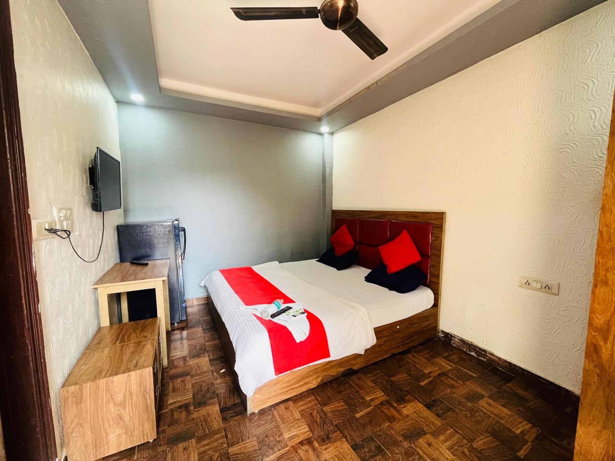 - Near Nizamunddin Railway Station Hotel Nova Deli