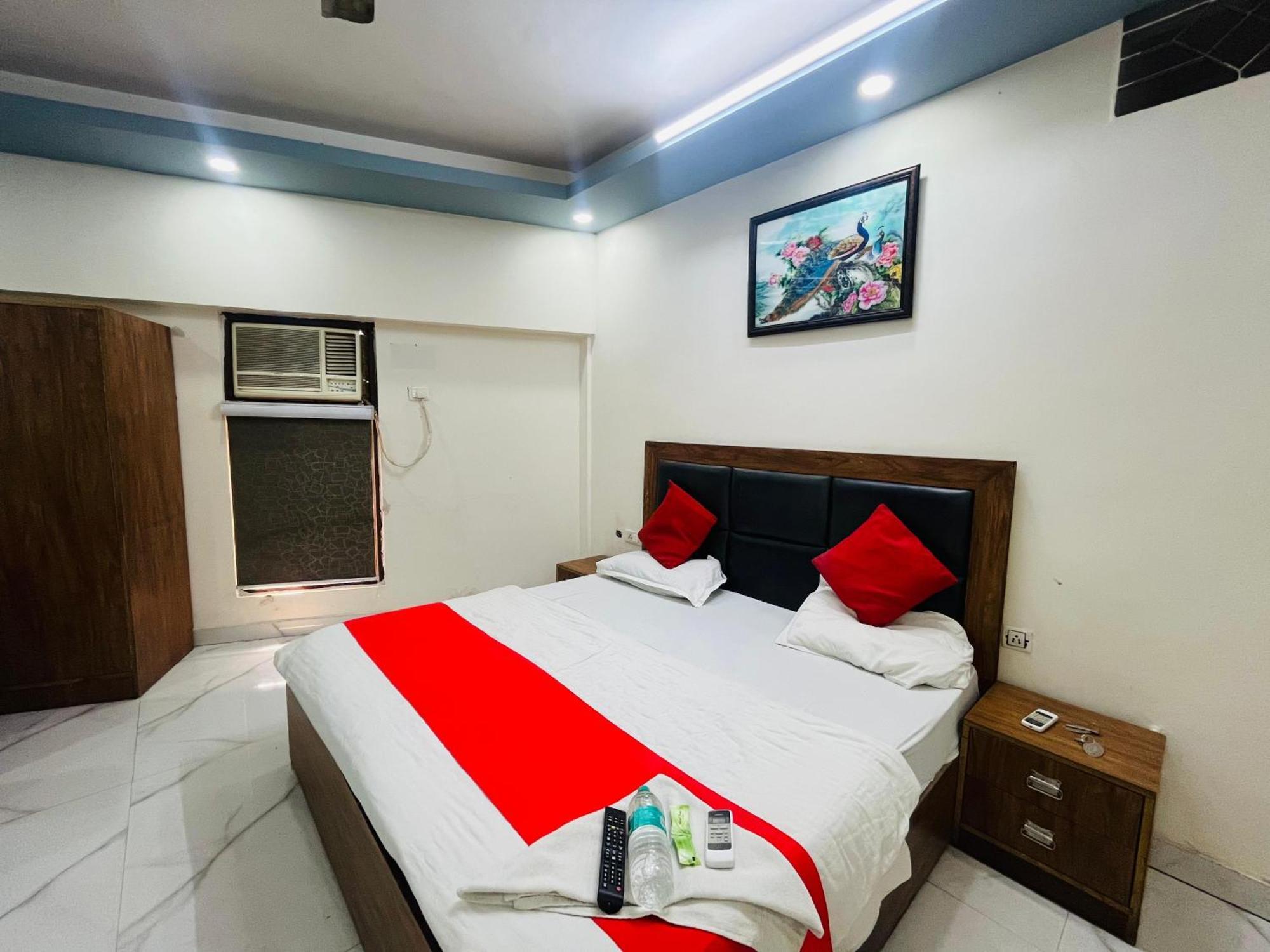 - Near Nizamunddin Railway Station Hotel