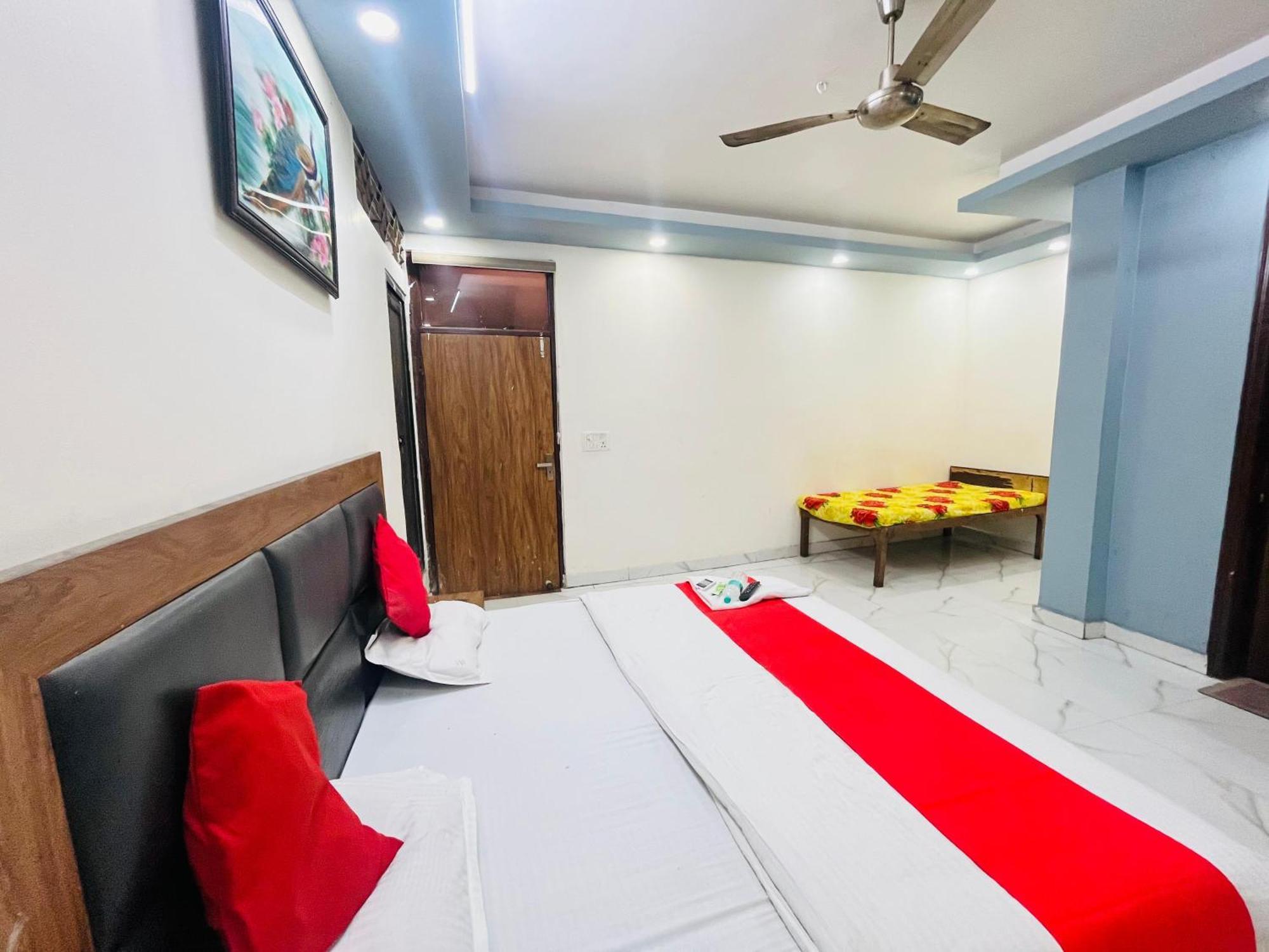 - Near Nizamunddin Railway Station Nova Deli