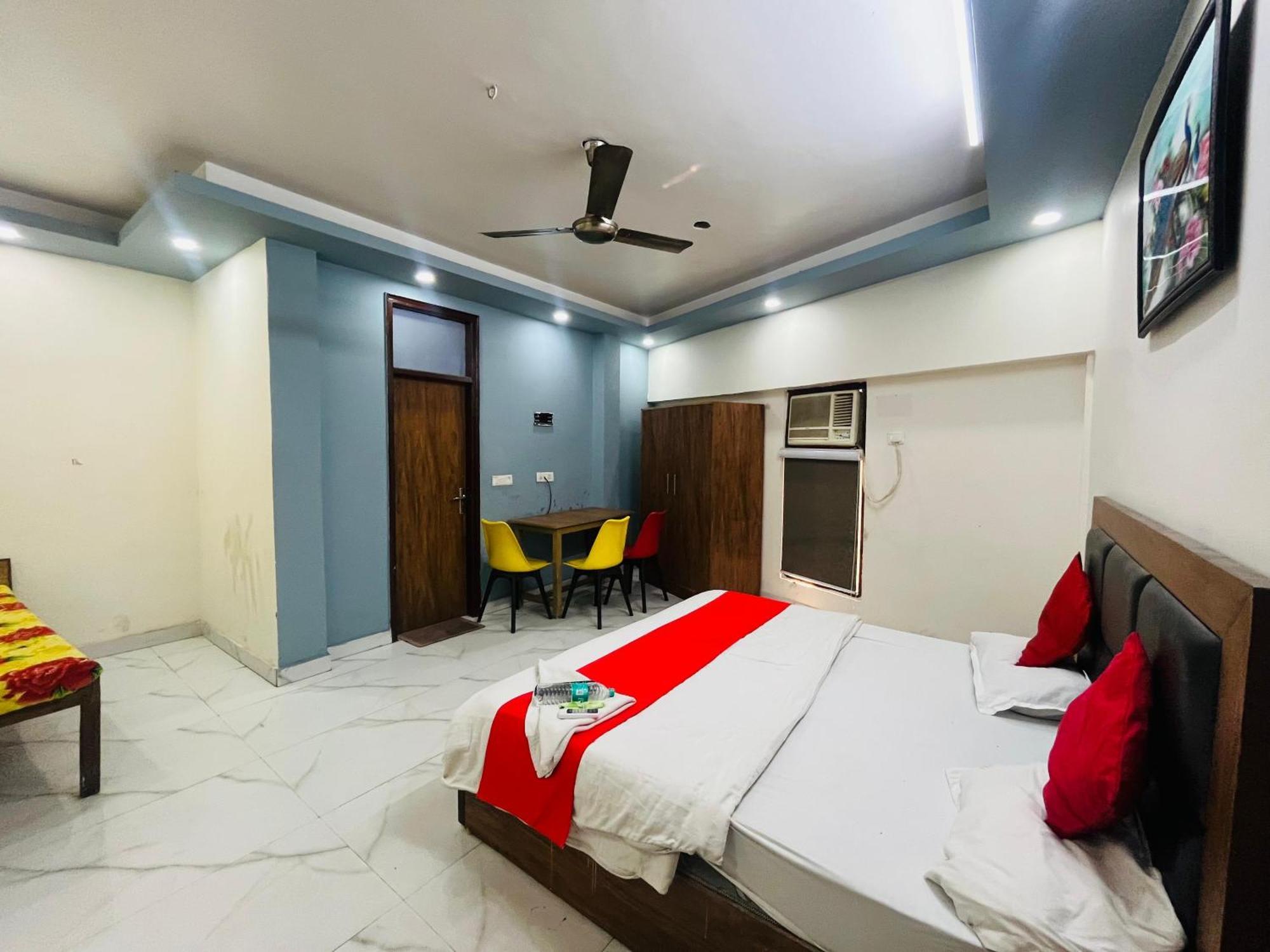 Hotel - Near Nizamunddin Railway Station