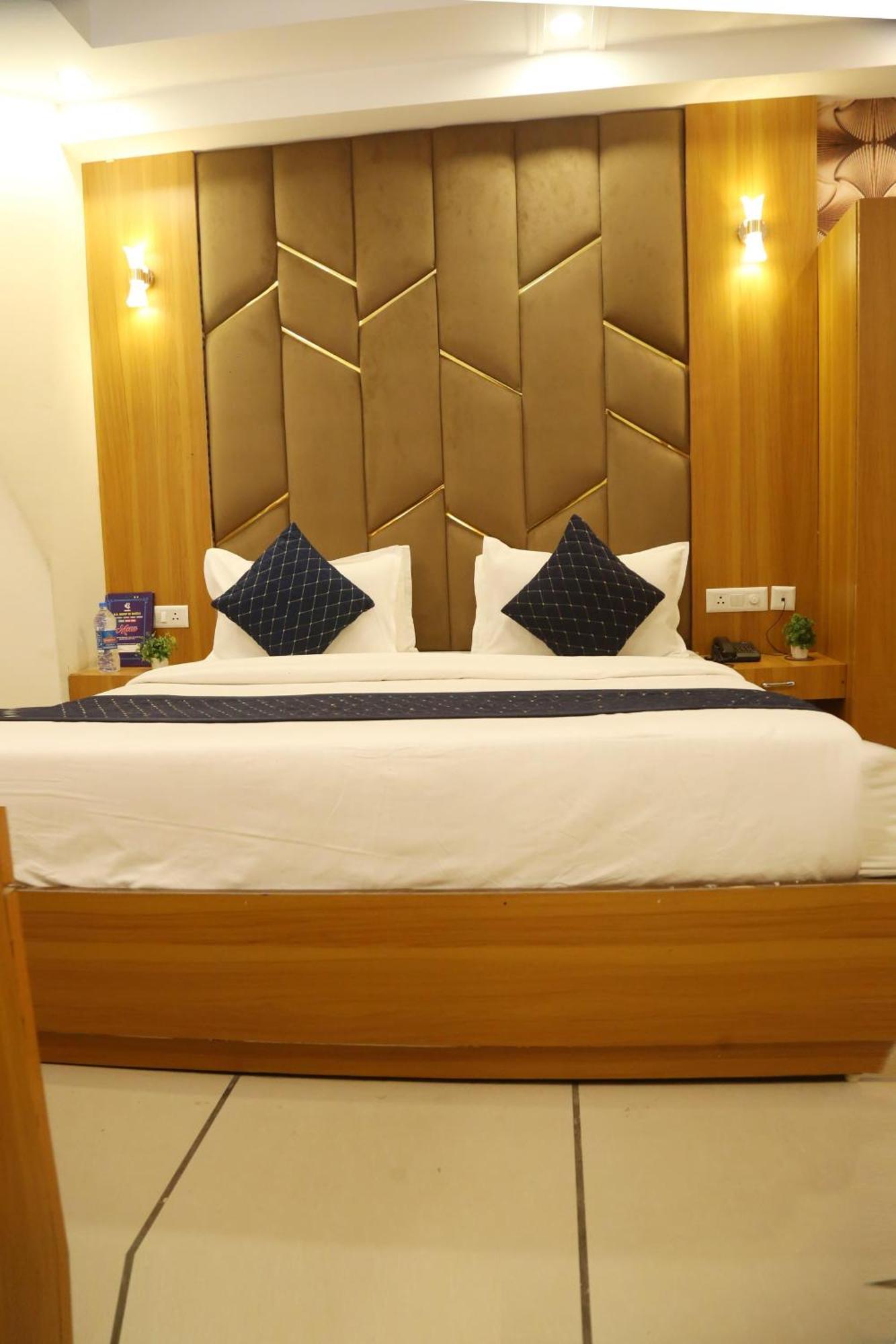 Panther 4* New Delhi