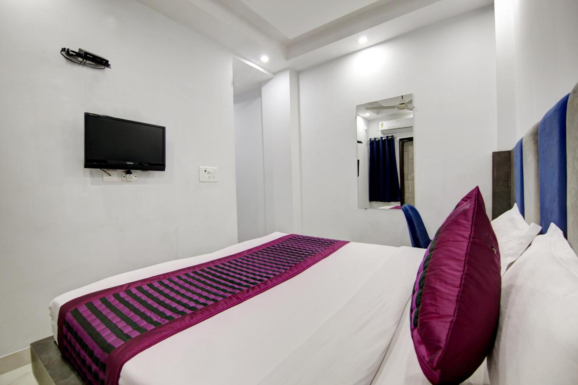 Hostel S B Near Railway Station Paharganj